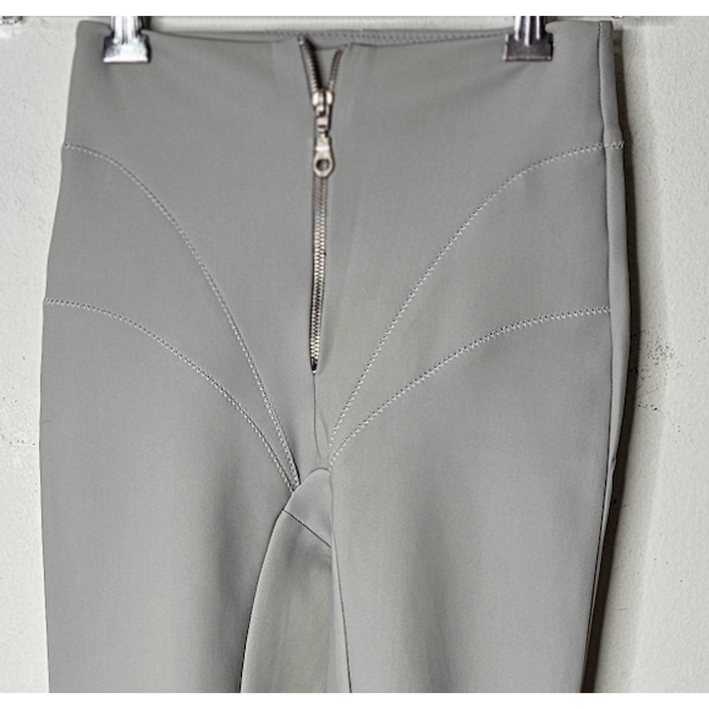 NWOT RARE Daisy Gray Taupe Zip-Up Front Stitch Design Leggings Nylon Spandex S