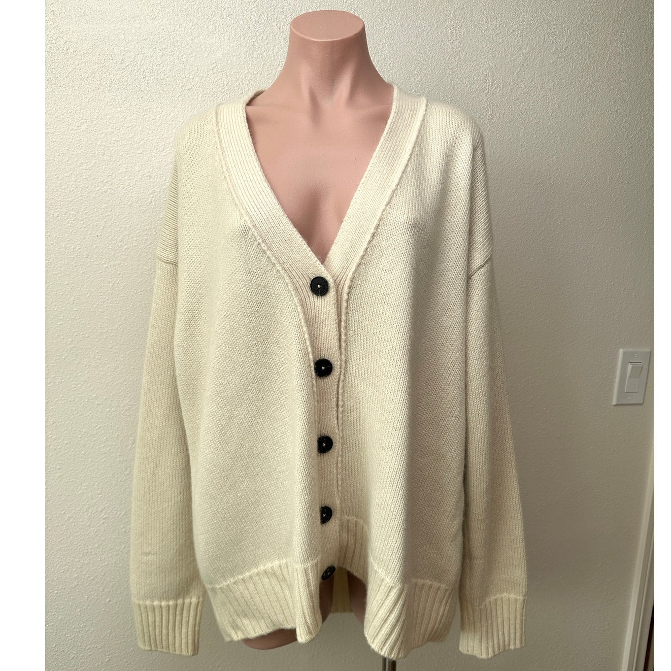 Jil Sander Cream V-Neck Button Long Sleeve Knit Sweater 40 / 8