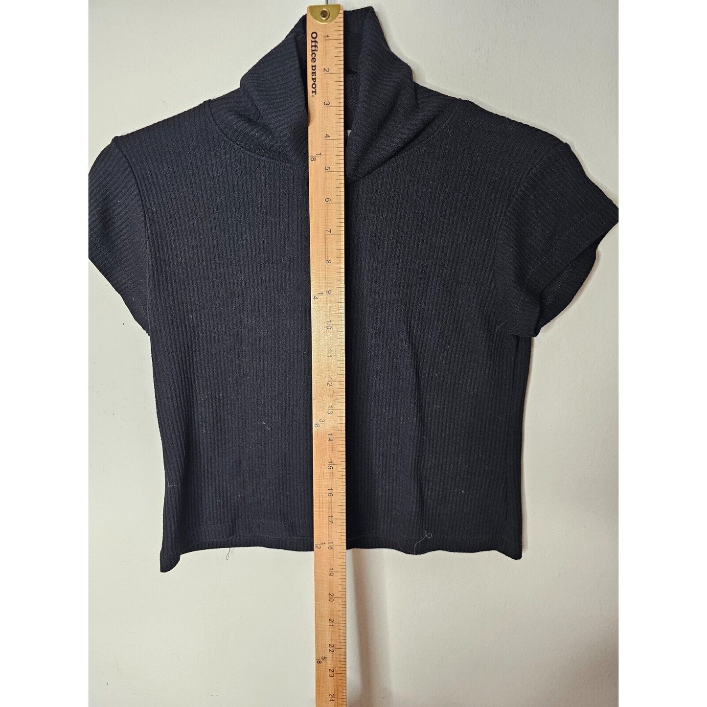 John Galt Black Short Sleeve Fitted Ribbed Knit Cropped Turtle Neck Sweater OS