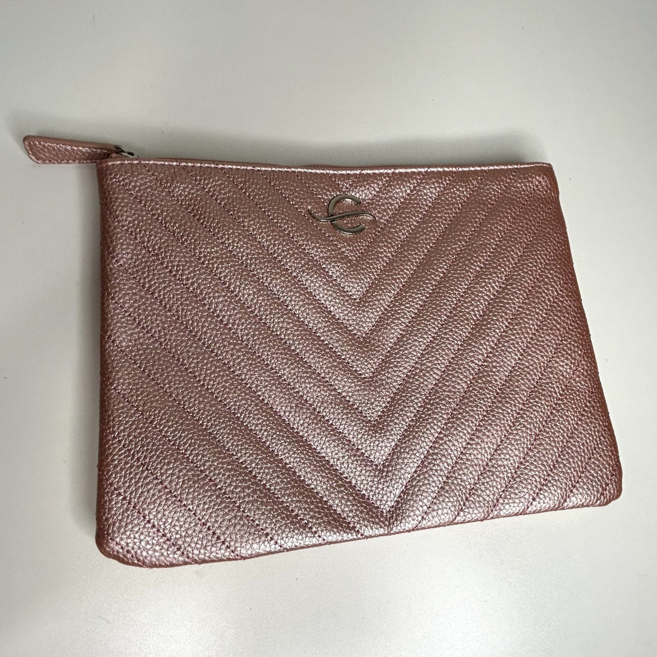 Chaviv by Violet Teriti Chic Metallic Pink Clutch Zip Close Chevron Design Purse
