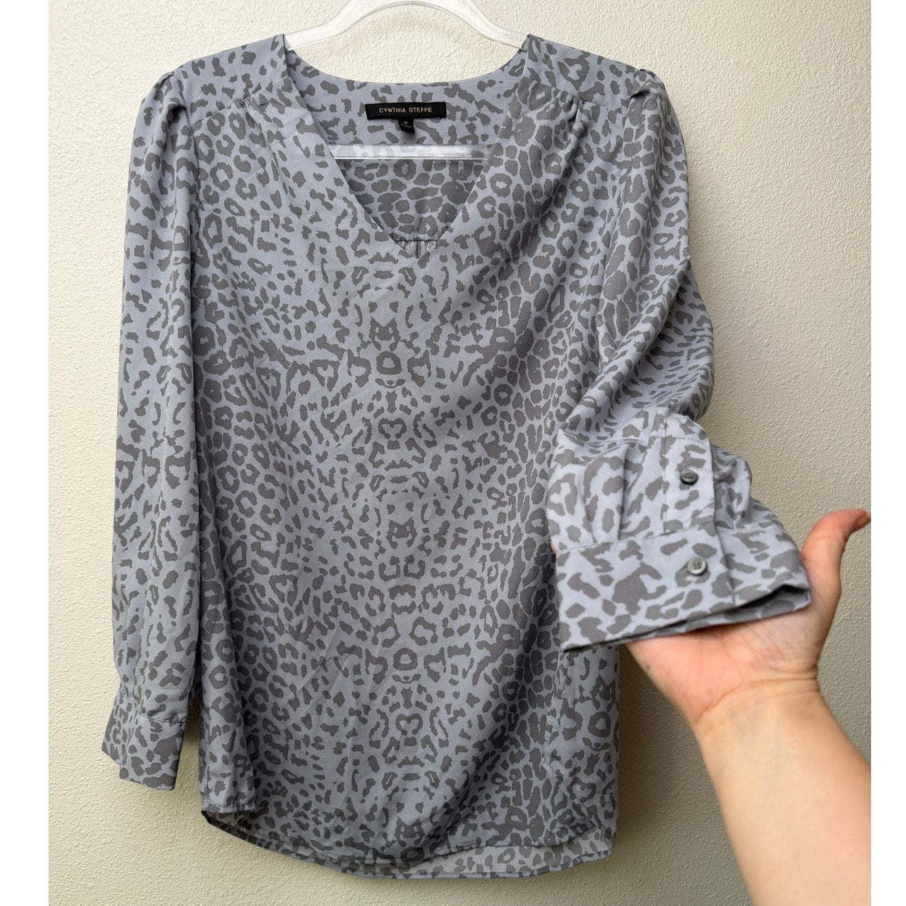 Cynthia Steffe Blue Gray Animal Print V-Neck Long Sleeve Blouse M