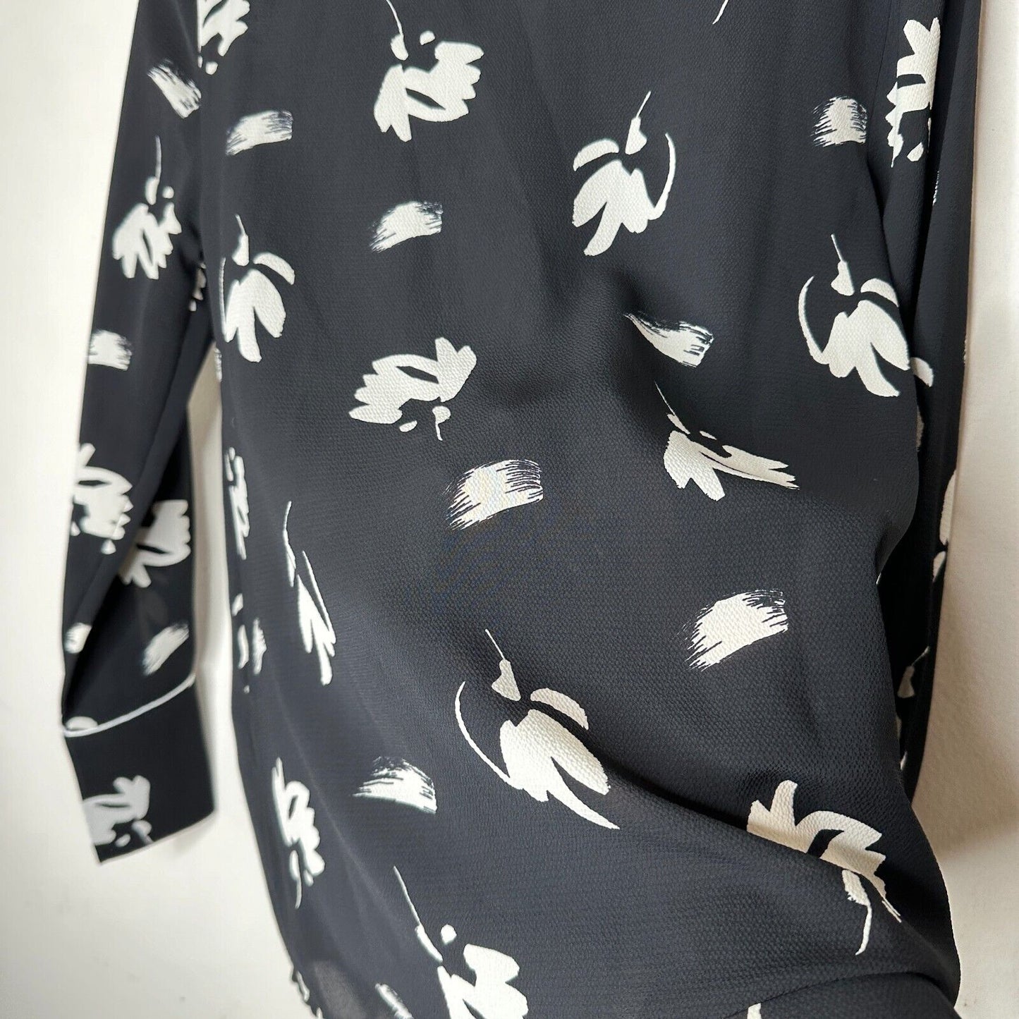 NWT Armani Exchange Black White Floral Long Sleeve Button Shirt XS