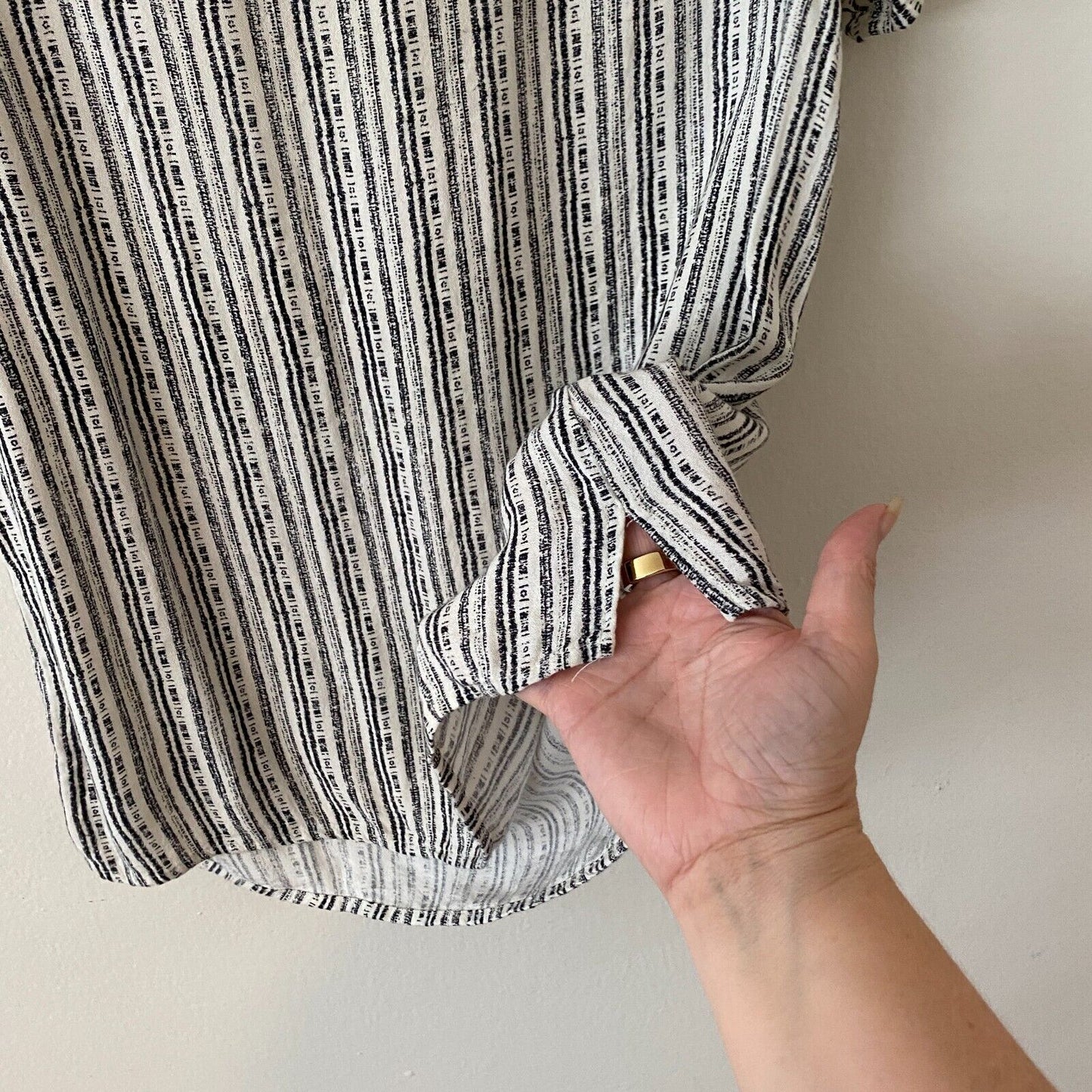 Peyton Jensen Cream & Black Vertical Stripe Round Neck Key Hole Back Blouse XS