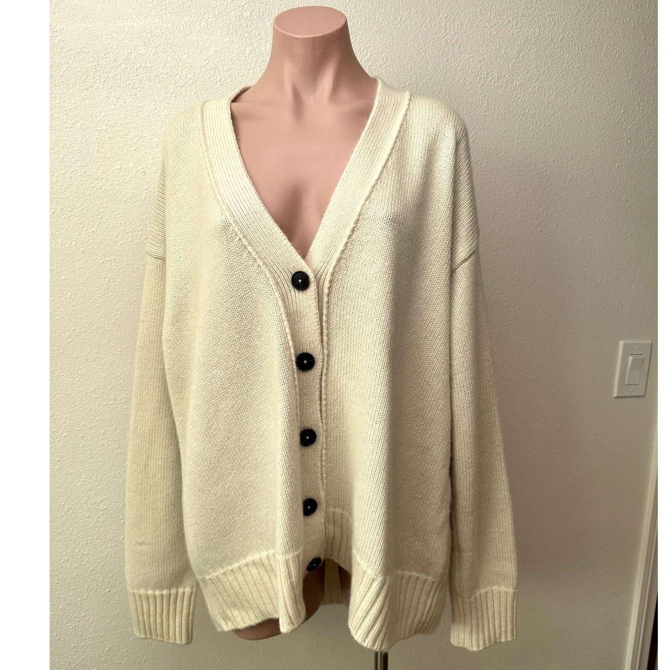 Jil Sander Cream V-Neck Button Long Sleeve Knit Sweater 40 / 8