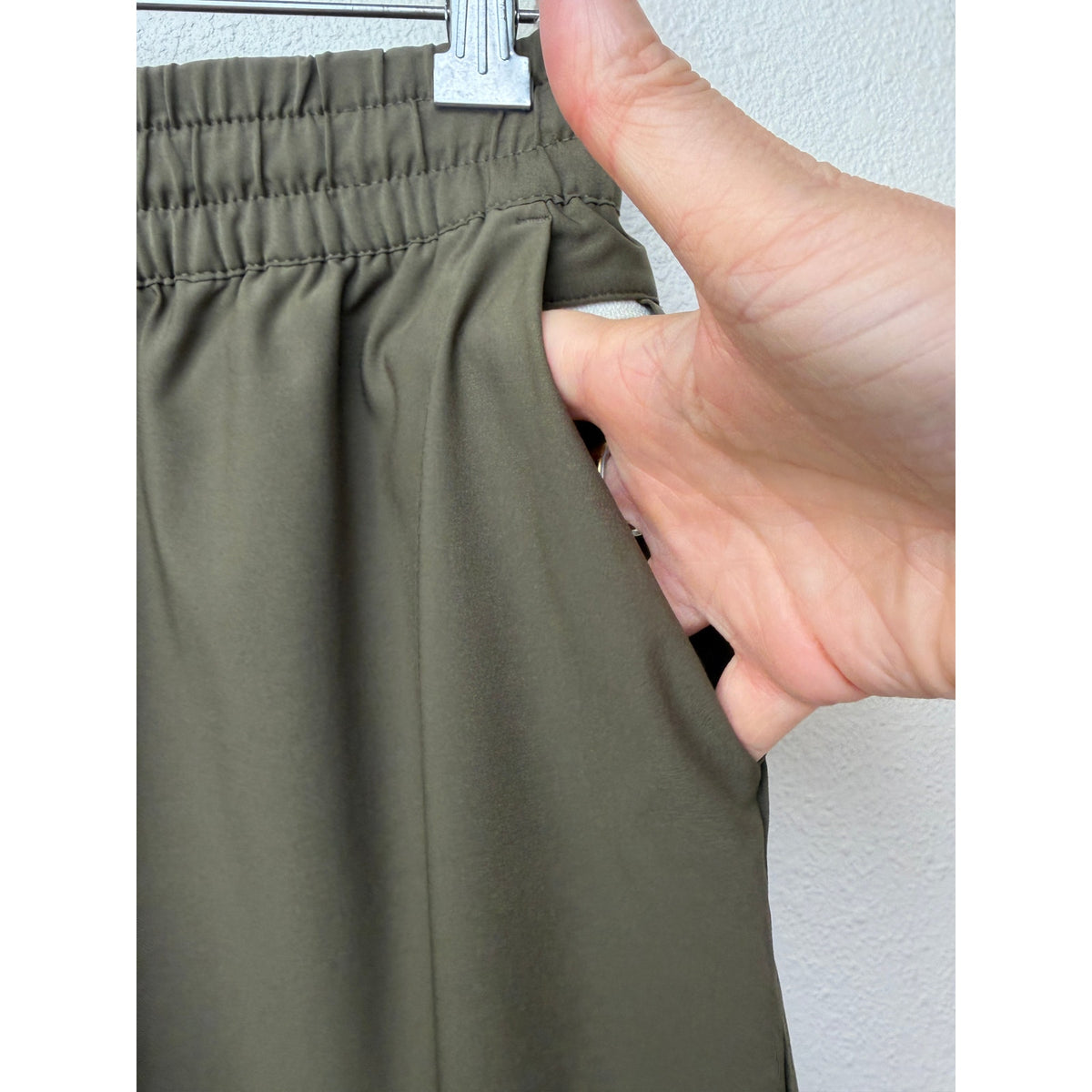 Vuori Weekend Jogger Kale Olive Green Stretch Travel Pants Women's US S
