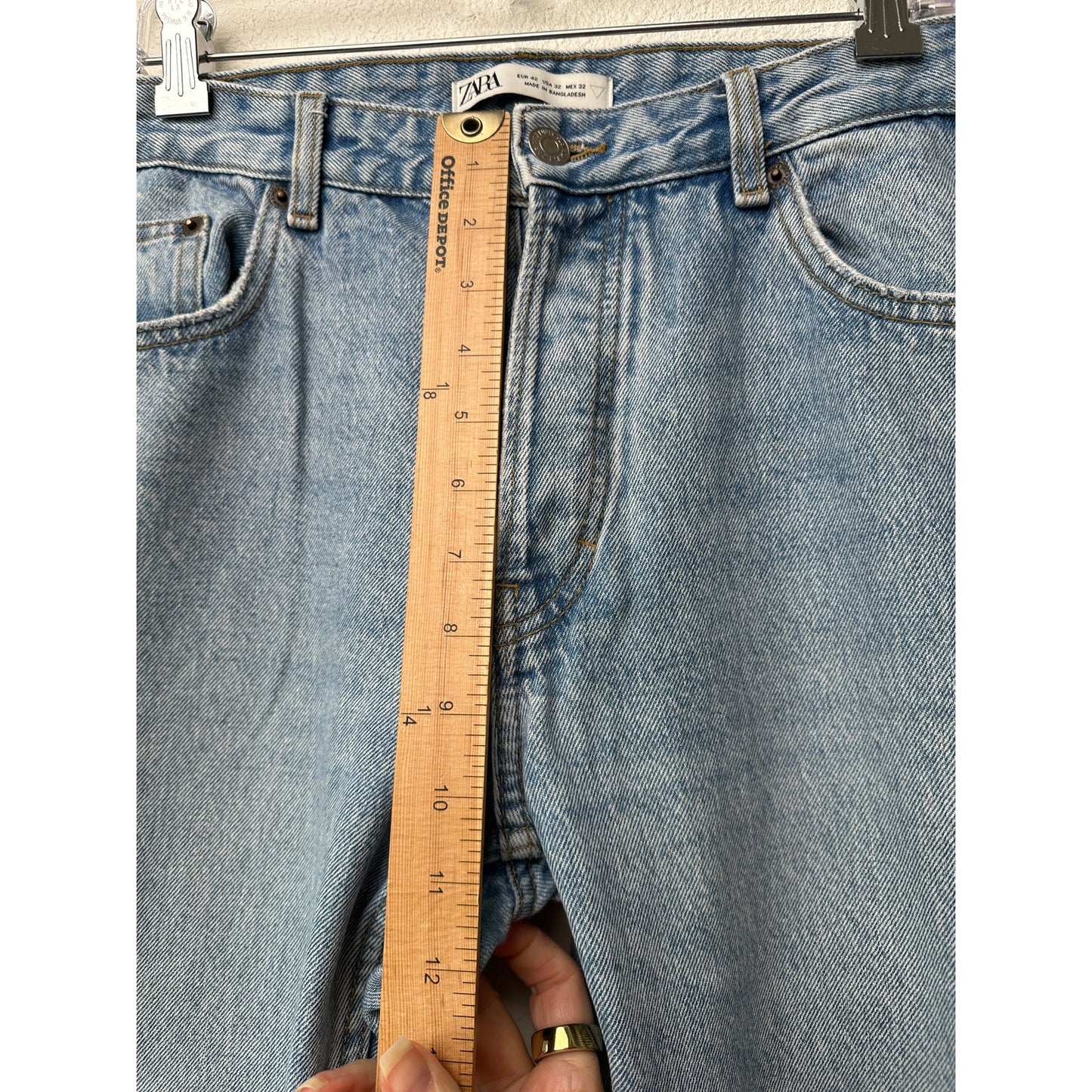 Zara Light Medium Wash Jeans US 32 Button Fly Straight Leg