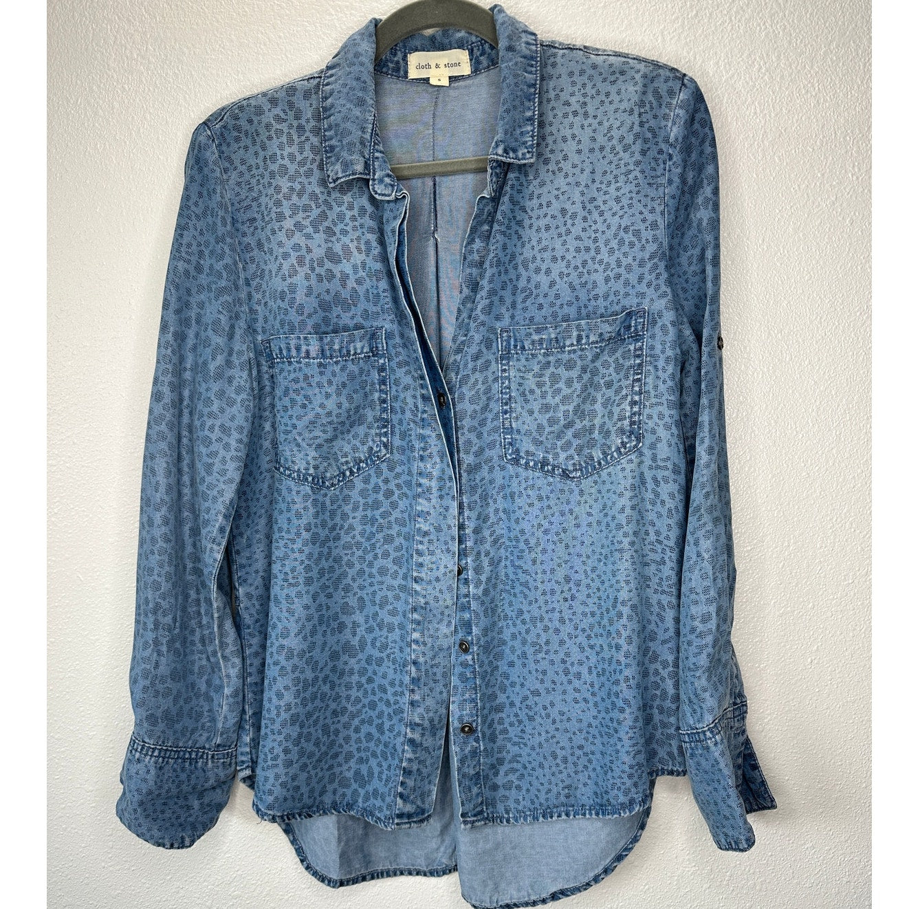 Cloth & Stone Denim Blue Animal Print Button Collared Shirt S
