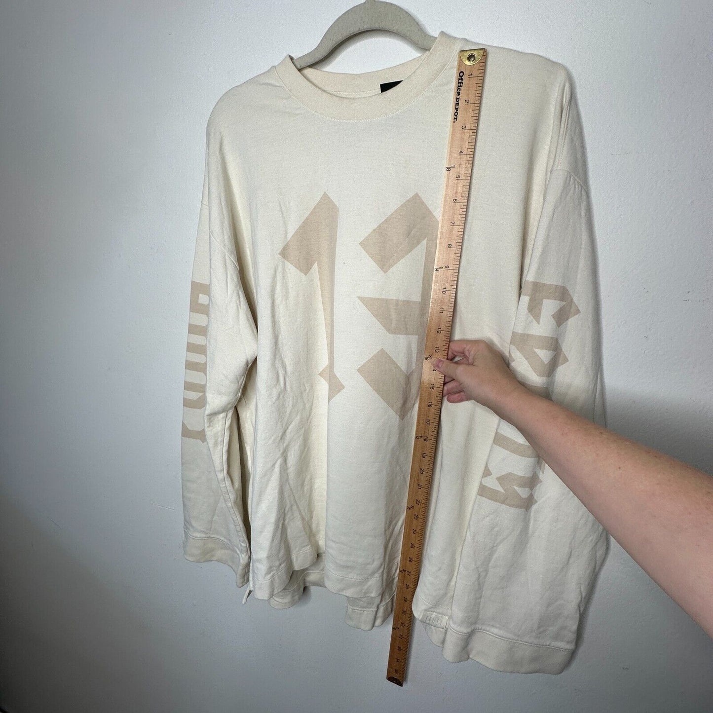 Puma X Rihanna Fenty Tan 13 Graphic Long Sleeve Crew Neck Off White Sweater S