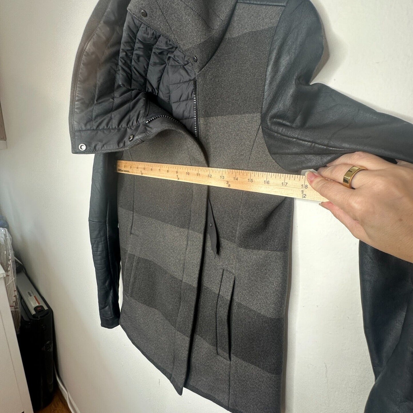 Lululemon Sweet Life Soot Black & Gray Stripe Biker Jacket Water Repel 4