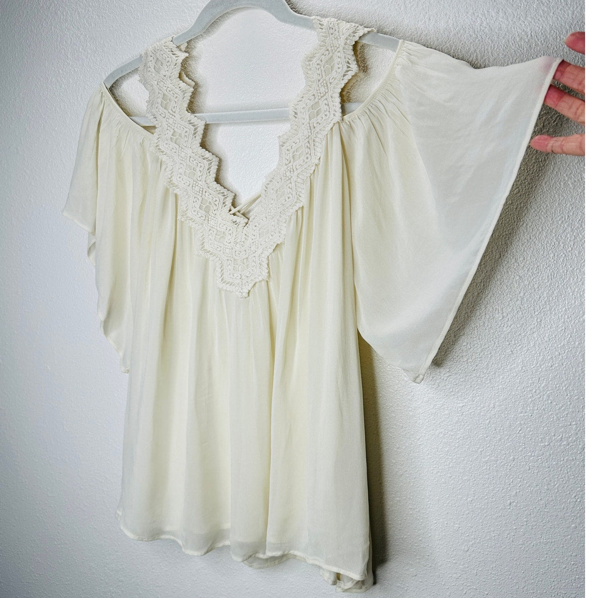 Love Sam Ivory Cream Crochet V-Neckline Tie Back Cold Shoulder Top M