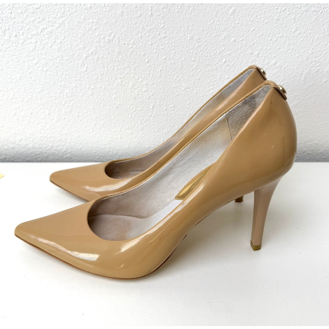 Michael Kors Alina Flex Faux Patent Pumps Tan Womens 8M