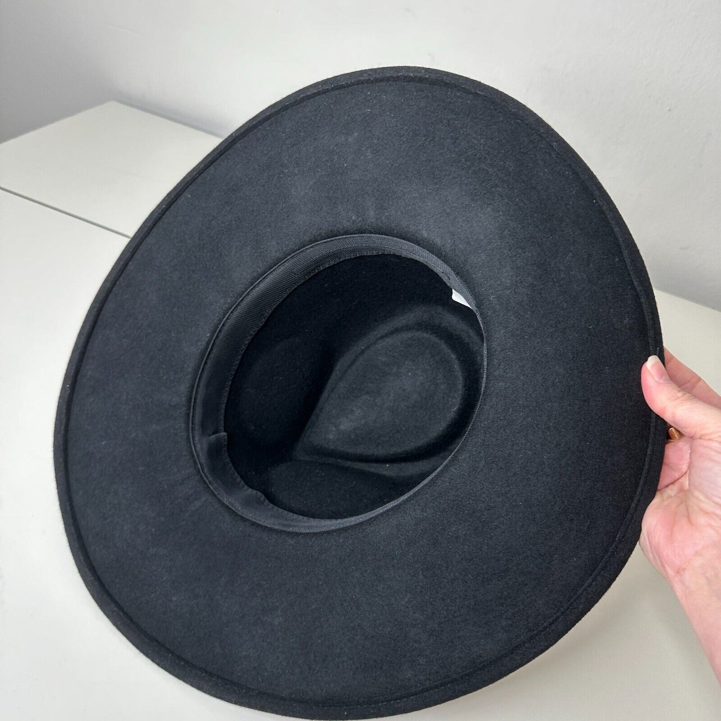 NWOT Sturdy Black Teardrop Round Wide Brim Wool Fedora Unisex