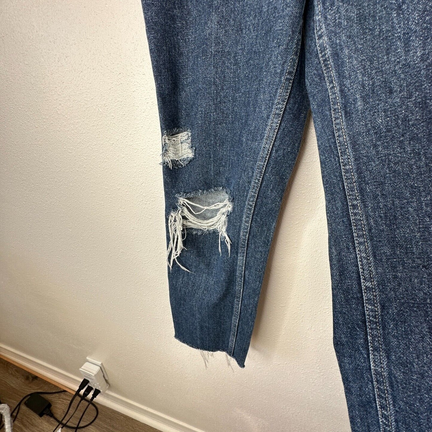 Guess Dark Blue Wash Distressed Slim Leg Raw Hem Denim Jeans 28