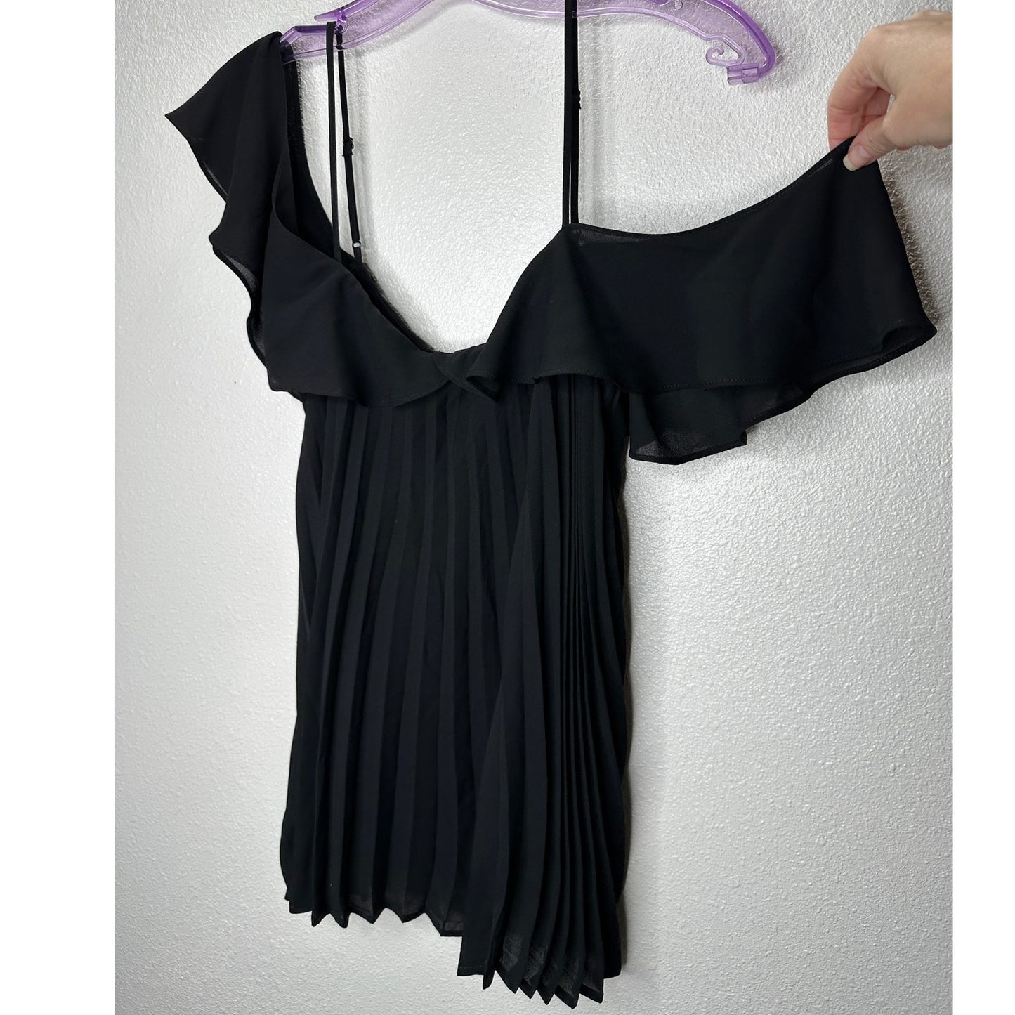 Delfi Black Pleated Accordion Ruffle Flowy Back Keyhole Cami S