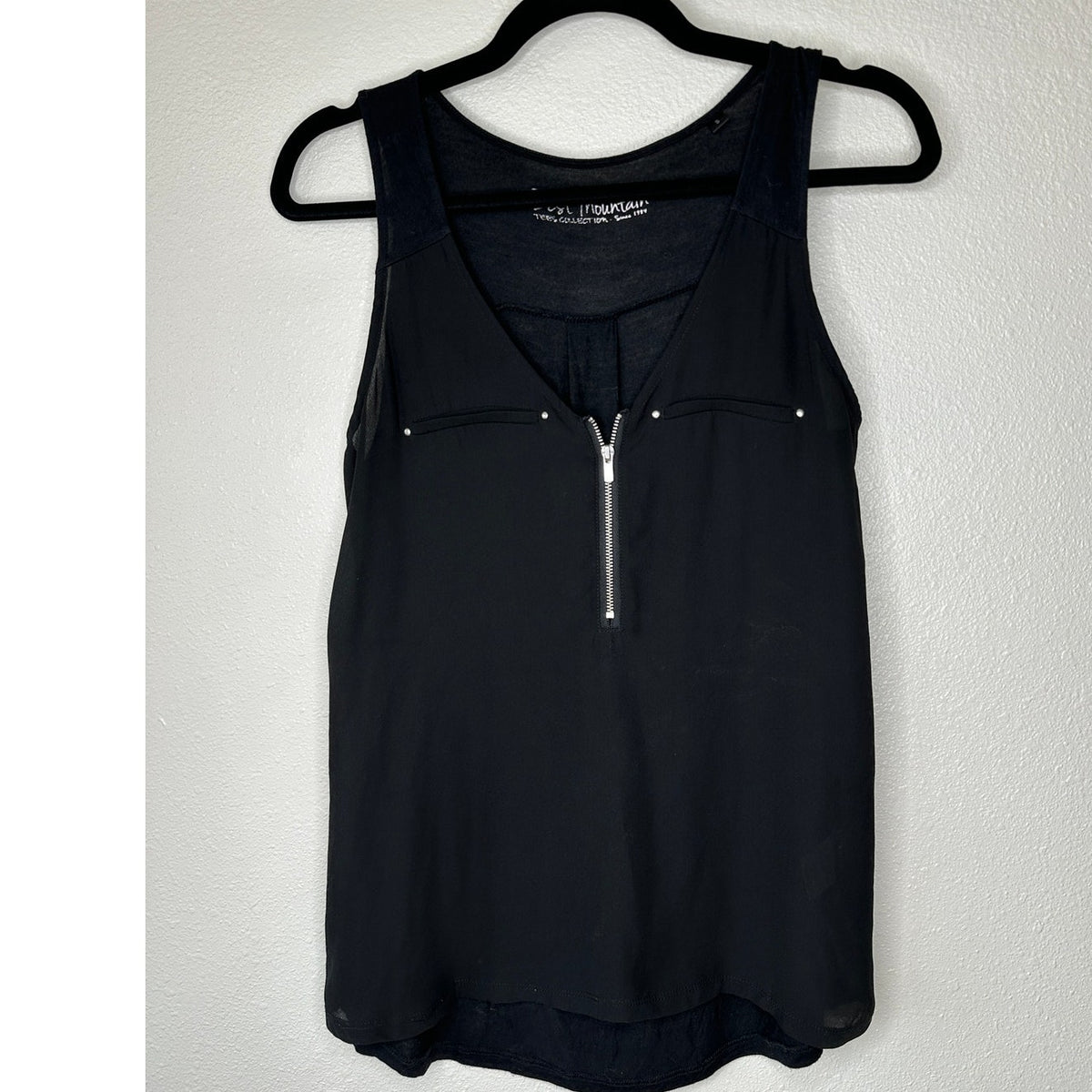 Best Mountain Black Zip V-Neck Sleeveless Tank Top S