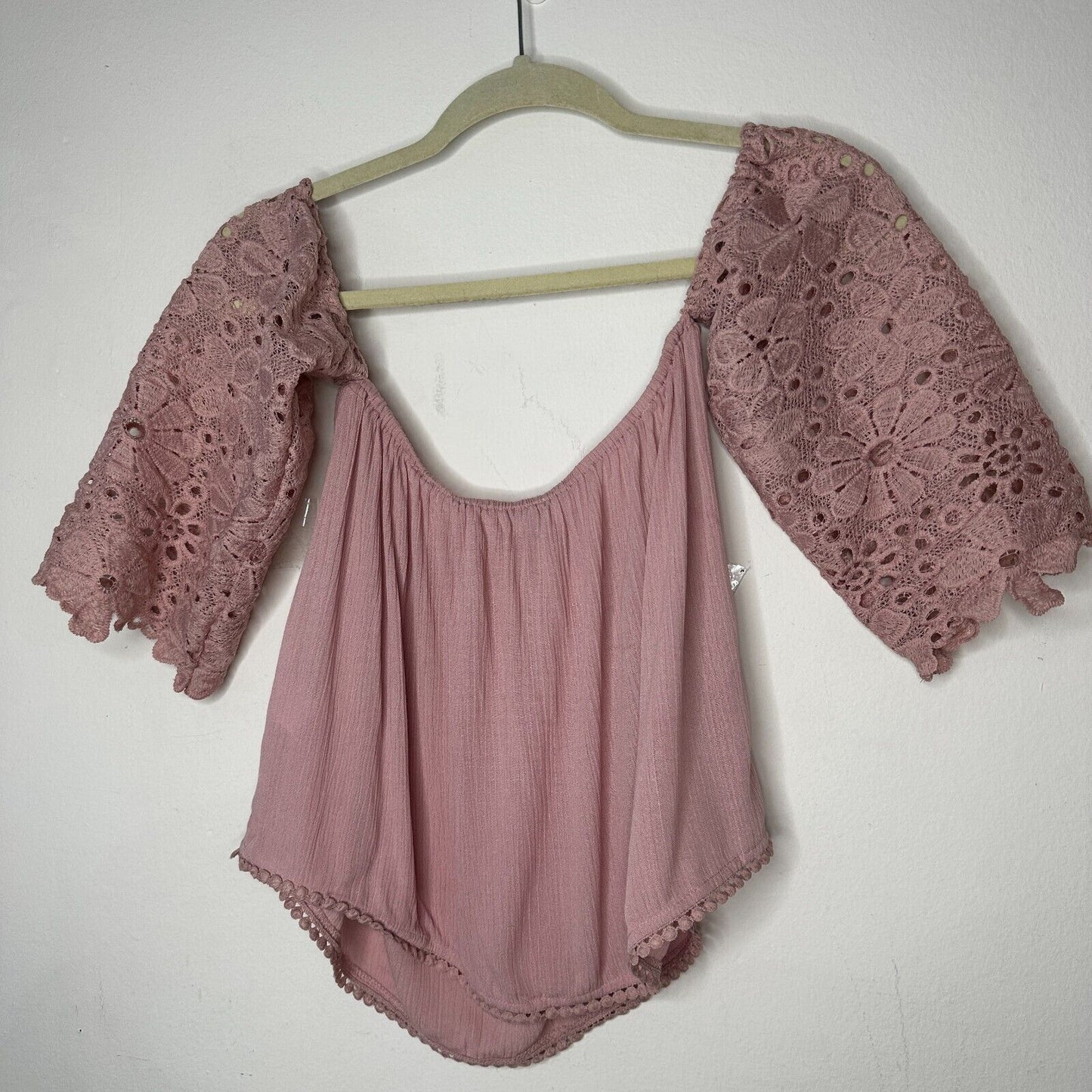 Charlotte Russe Dusty Pink Off Shoulder Eyelet Short Sleeve CropTop Blouse Small