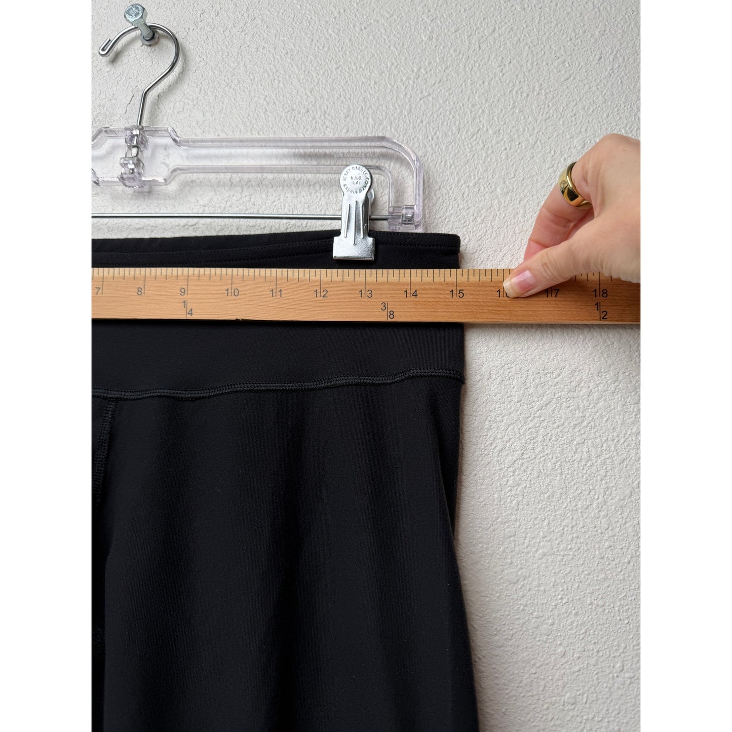 Lululemon Black Crop Yoga Leggings Women’s US 6