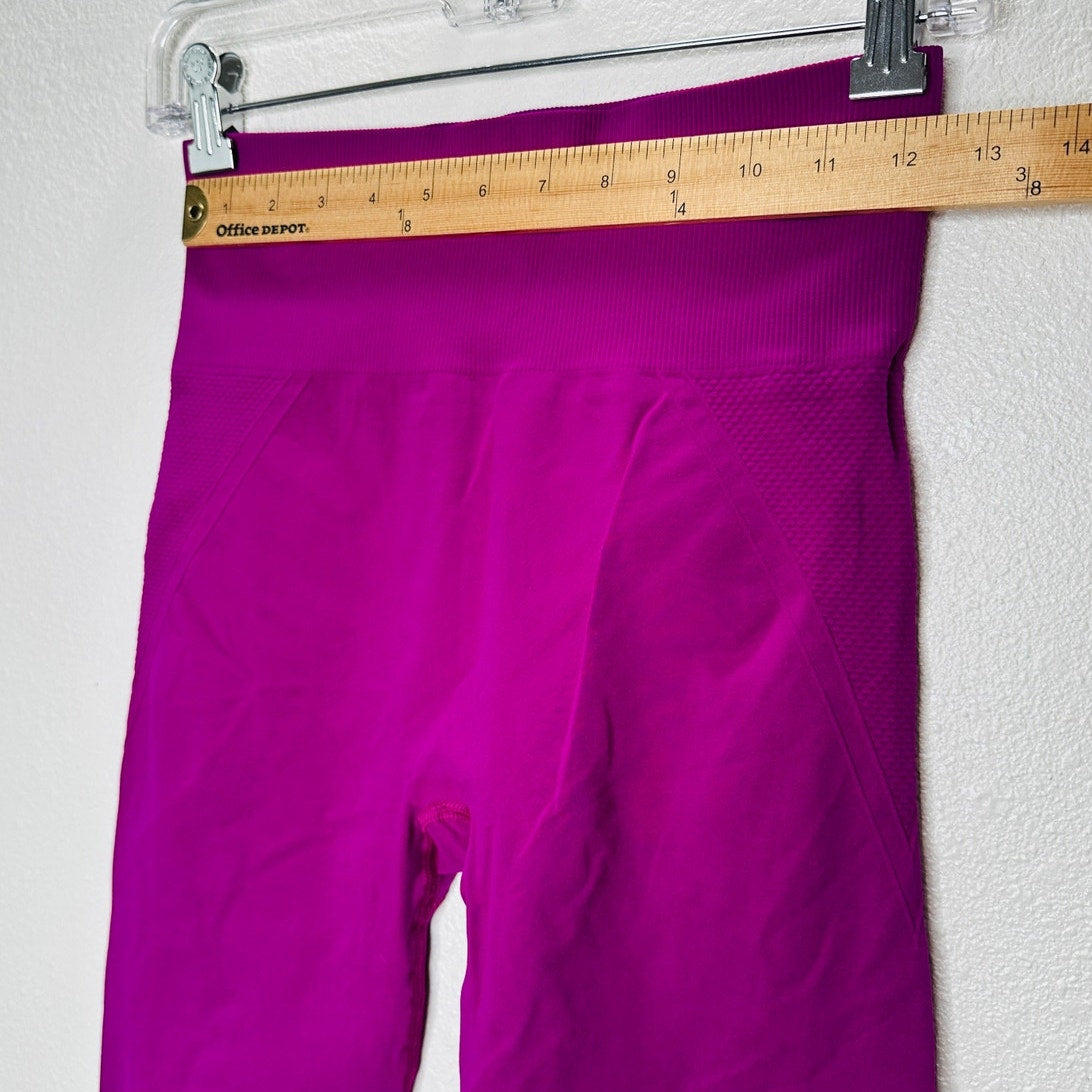Lucas Hugh Technical Knit Magenta Seamless Capri Yoga Pants M