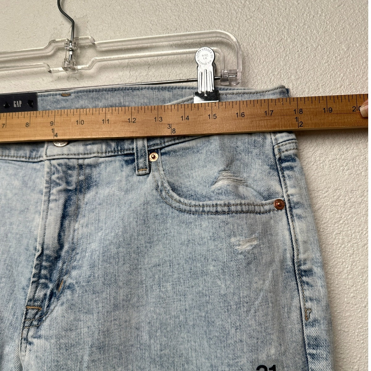 NWT GAP Girlfriend Mid Rise Jeans Gray Acid Wash 31 Raw Hem