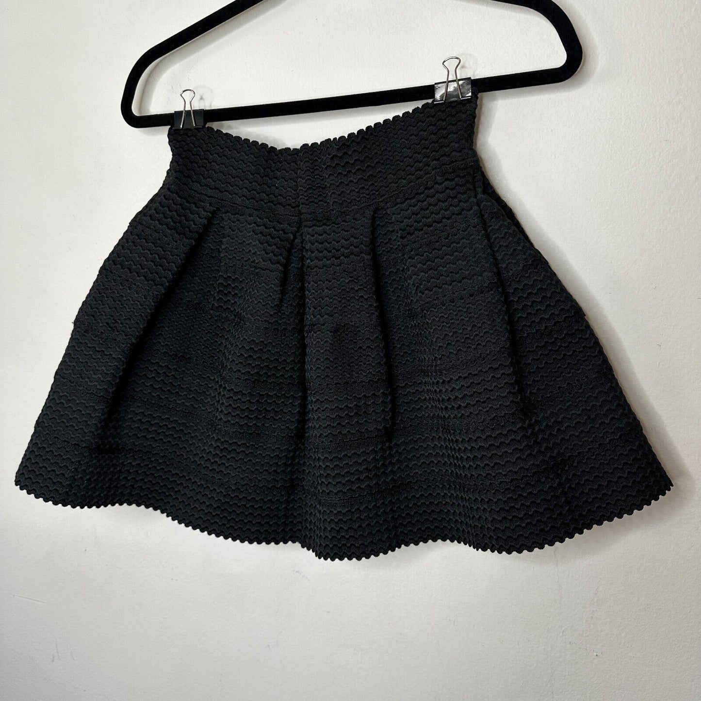NWT L'Atiste by Amy Black Textured Mini Skirt Pleated Paneled Structured Medium