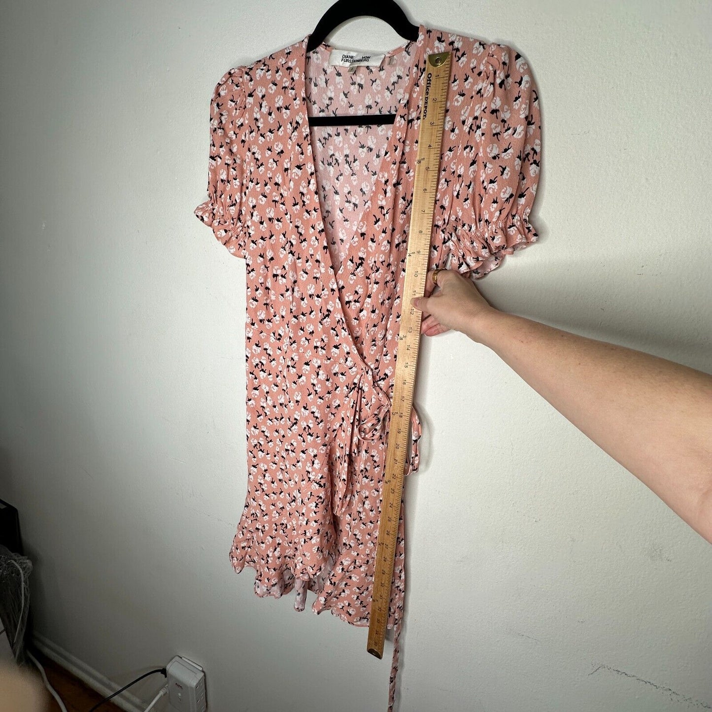 Diane Von Furstenberg Peach White Black Floral Ruffled Wrap Mini Puff Sleeve SM