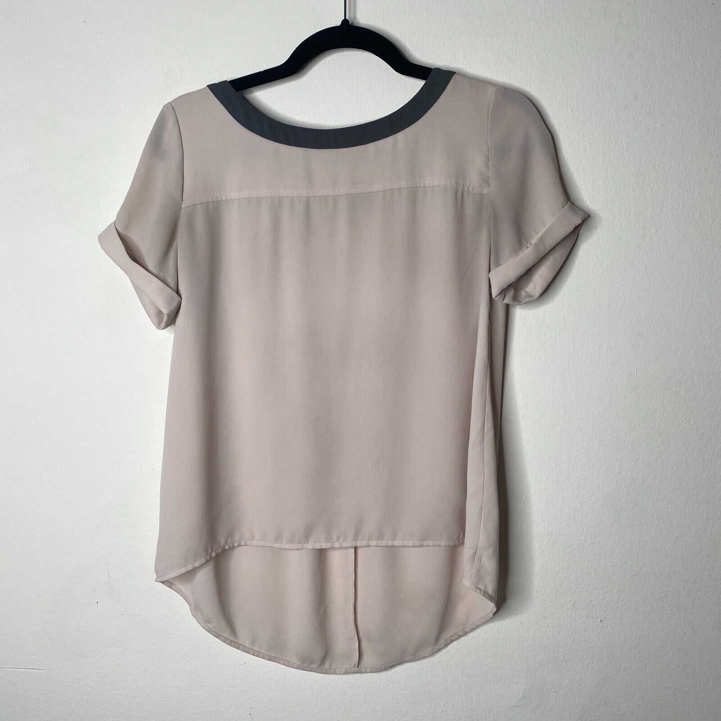 Loft Pinky Beige & Gray Collar Top Gathered Back Detail Cuffed Short Sleeves XSP