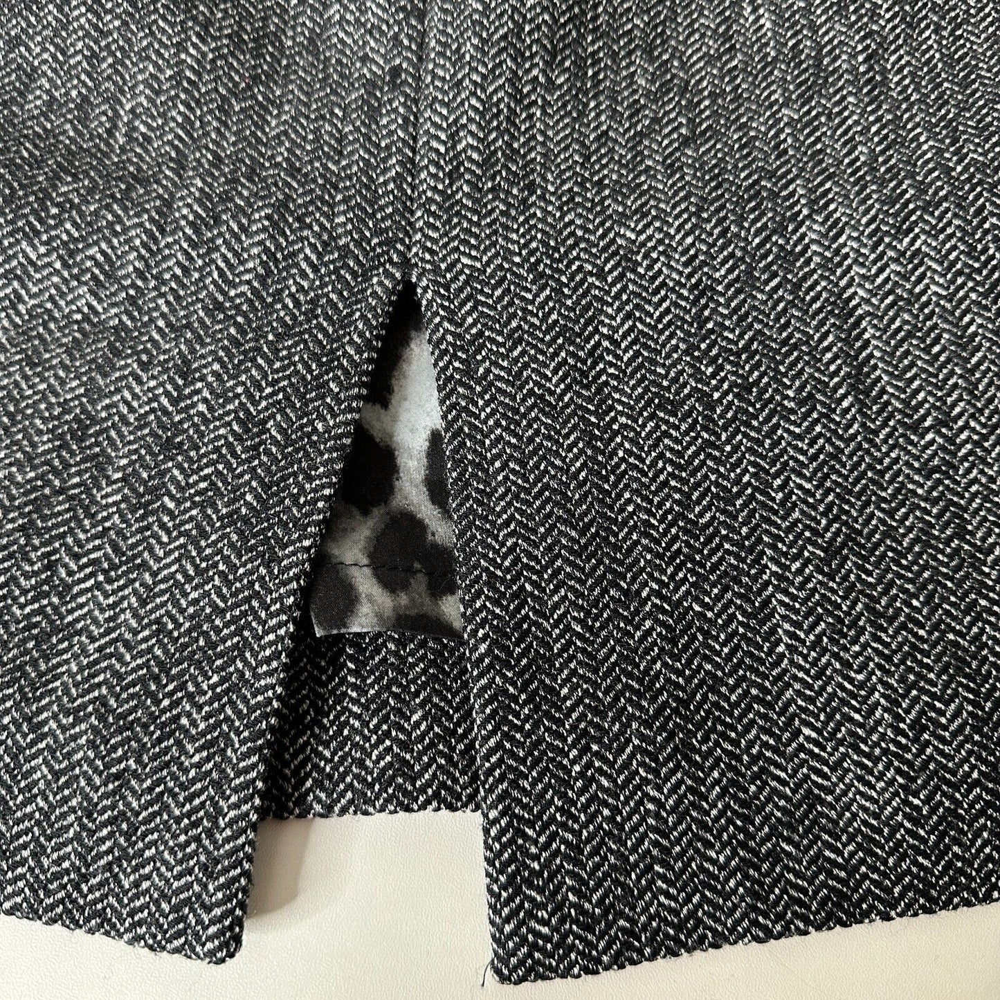 Express Black & White Houndstooth Back Zip and Slit Lined Pencil Skirt 00