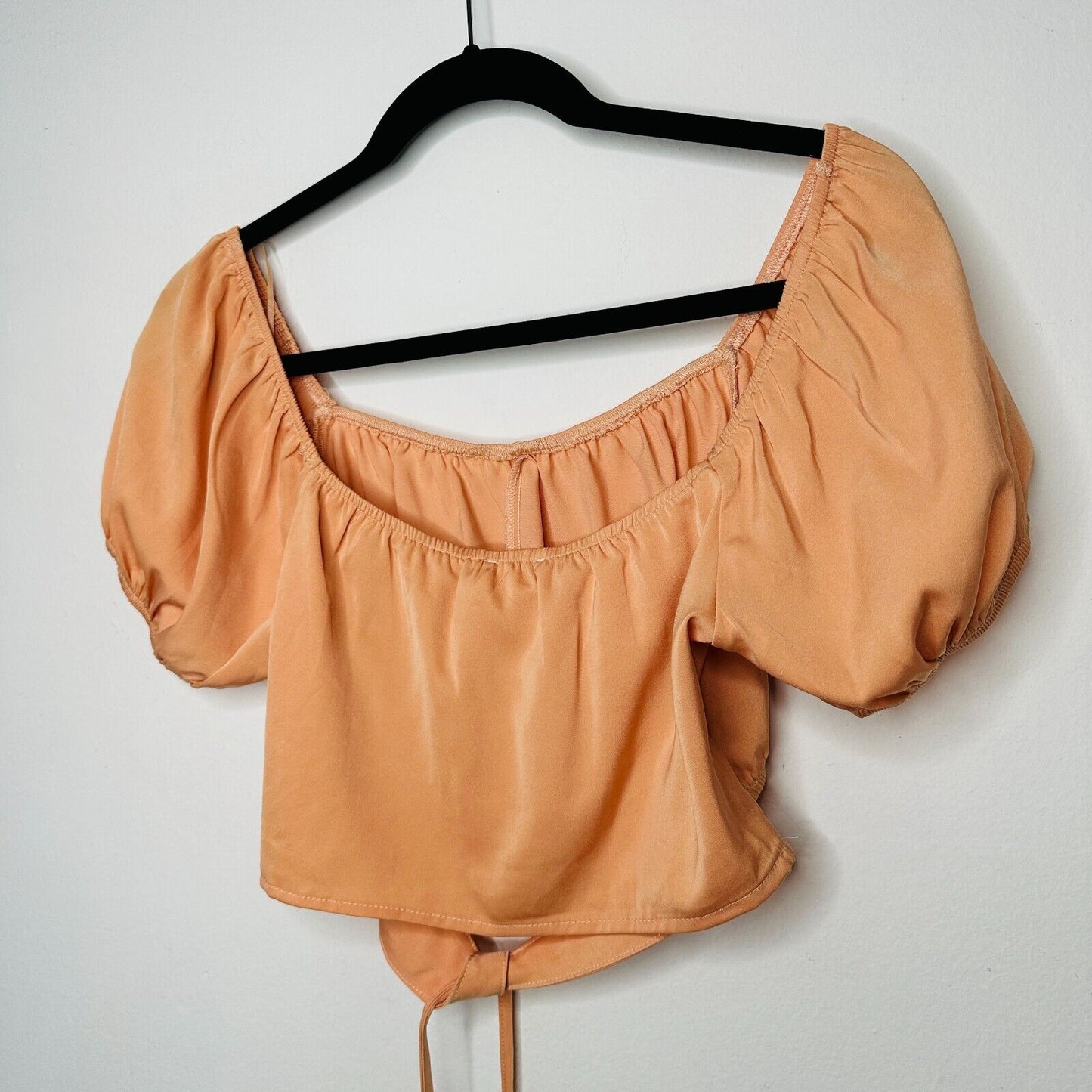 Le Lis Peach Puffed Short Sleeve Front Tie Elastic Neck Sleeve Crop Top L