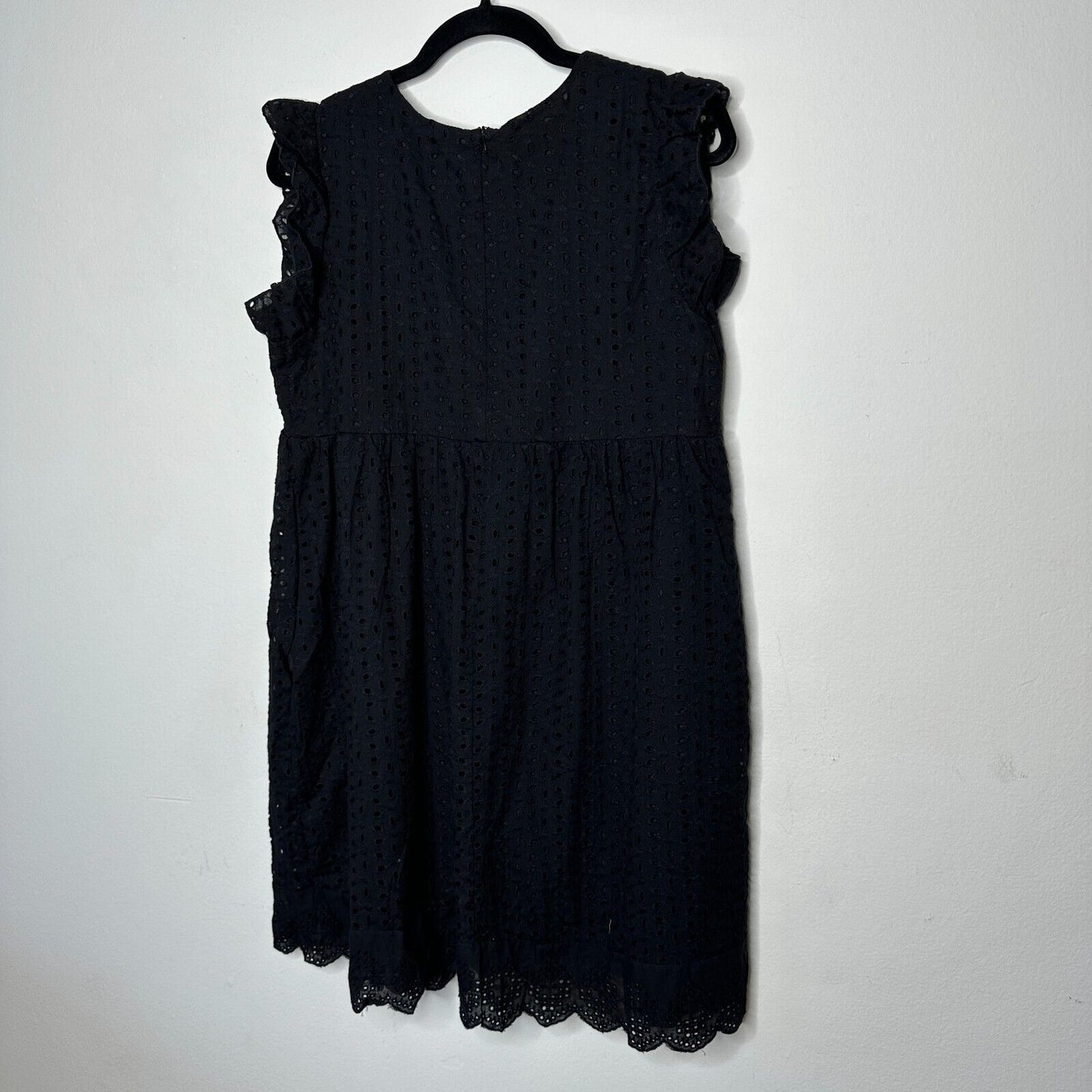 Black Eyelet Lace Ruffle Deep VNeck Zip Sleeveless Romper Mini Empire Waist Med