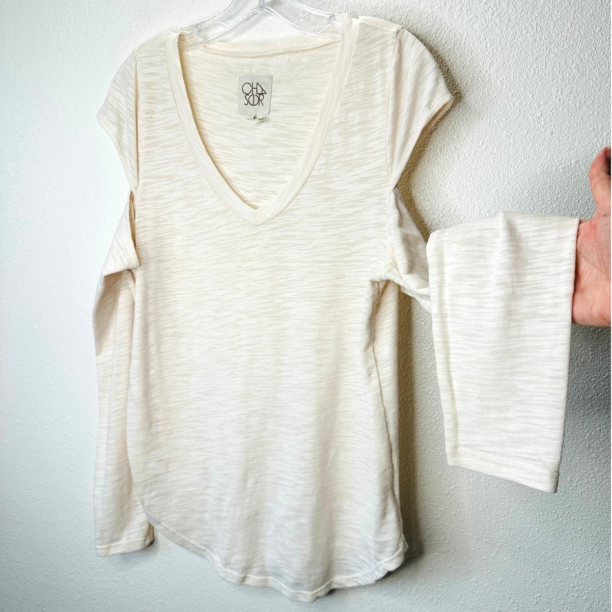 Chaser Cream V-Neck Cold Shoulder Long Sleeve Burnout Top L