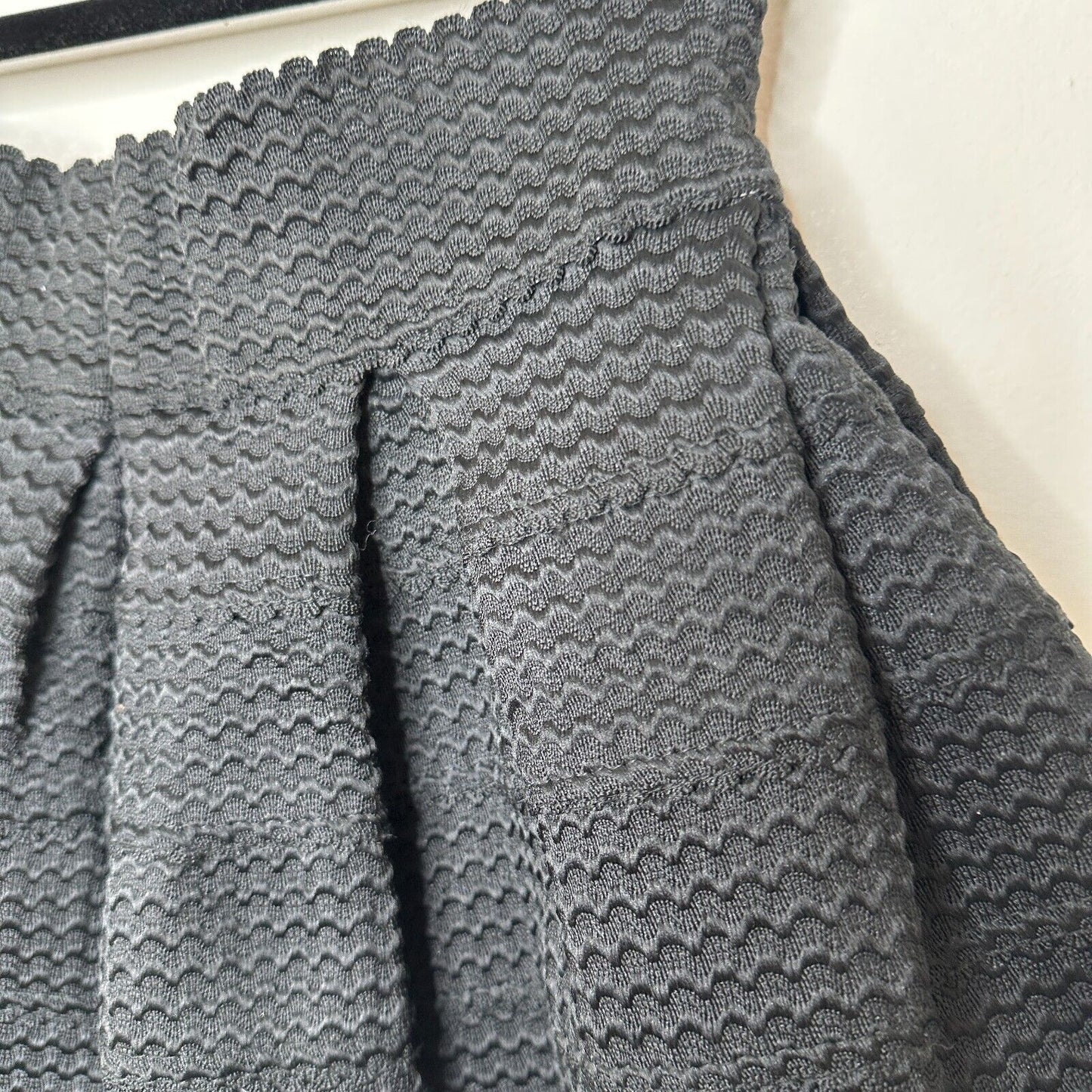 NWT L'Atiste by Amy Black Textured Mini Skirt Pleated Paneled Structured Medium