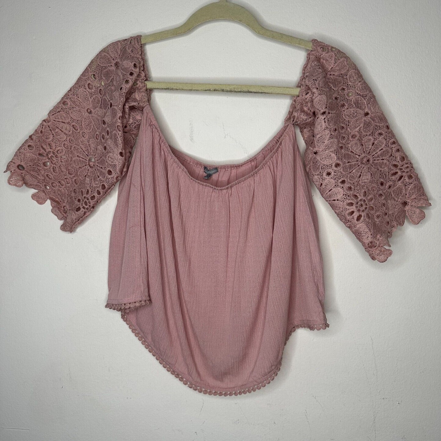 Charlotte Russe Dusty Pink Off Shoulder Eyelet Short Sleeve CropTop Blouse Small