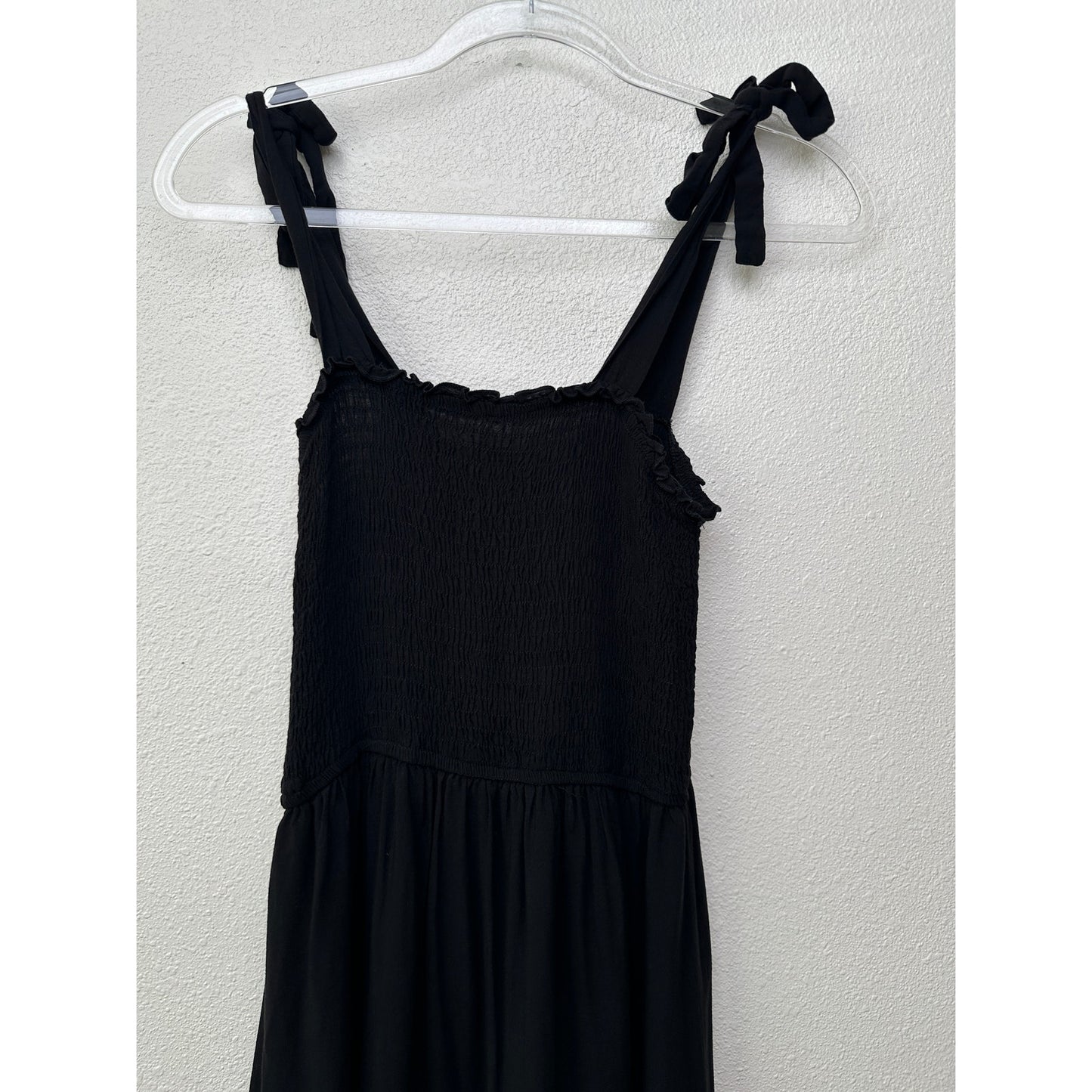 Zesica Women’s Black Tie-Strap Smocked Maxi Dress US S