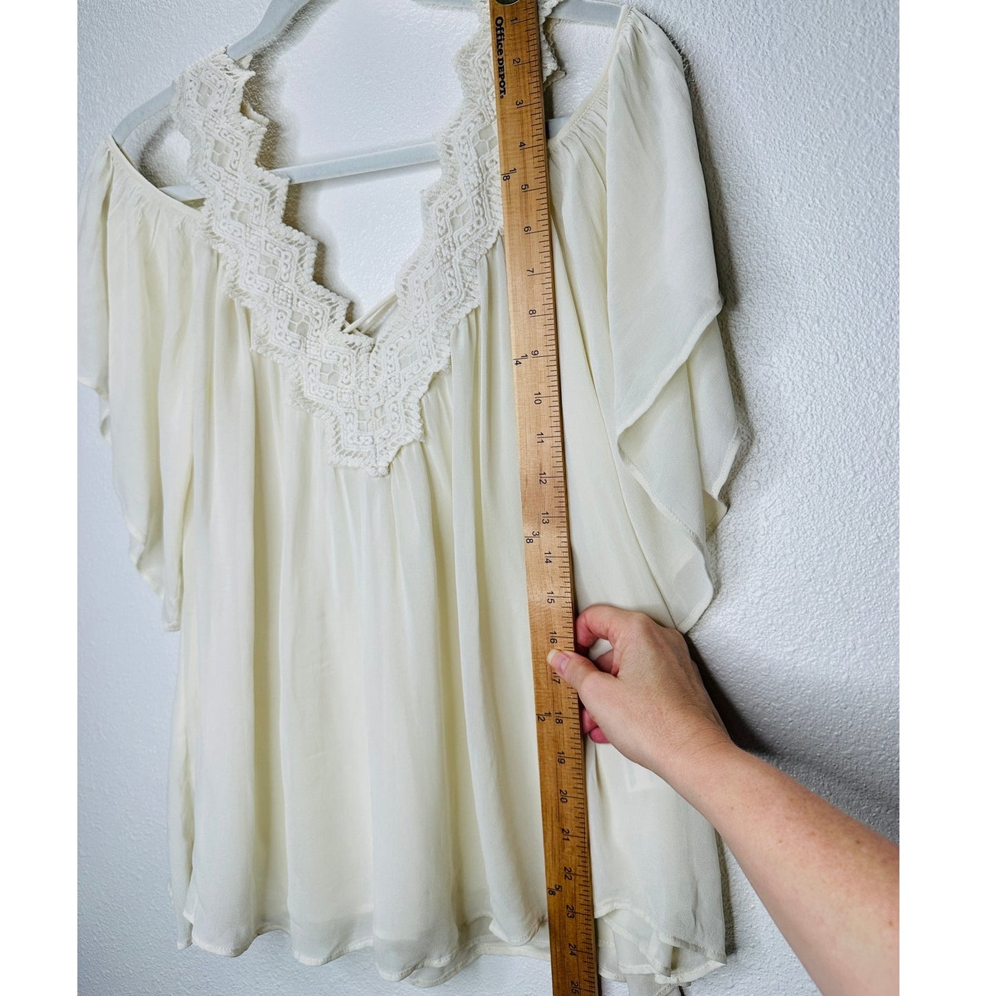 Love Sam Ivory Cream Crochet V-Neckline Tie Back Cold Shoulder Top M