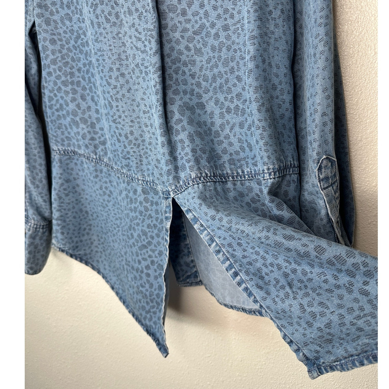 Cloth & Stone Denim Blue Animal Print Button Collared Shirt S