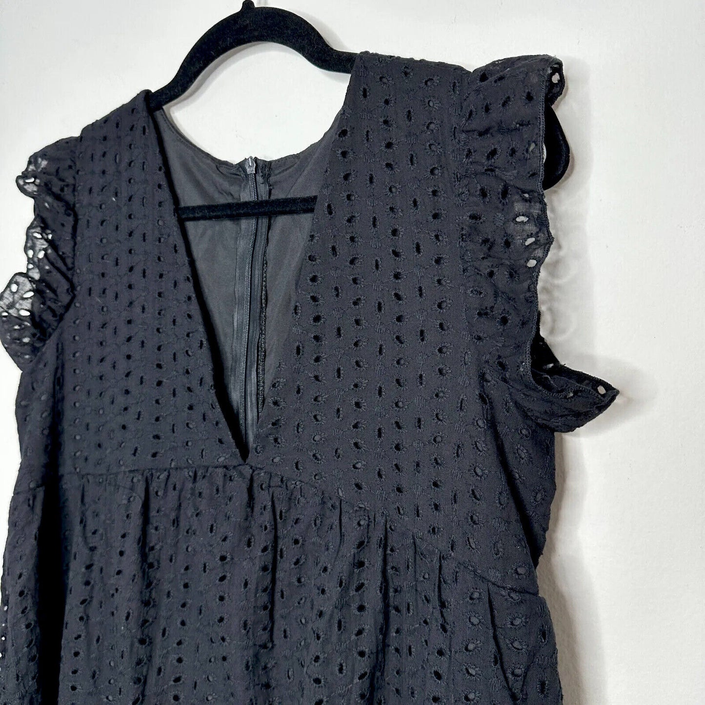 Black Eyelet Lace Ruffle Deep VNeck Zip Sleeveless Romper Mini Empire Waist Med