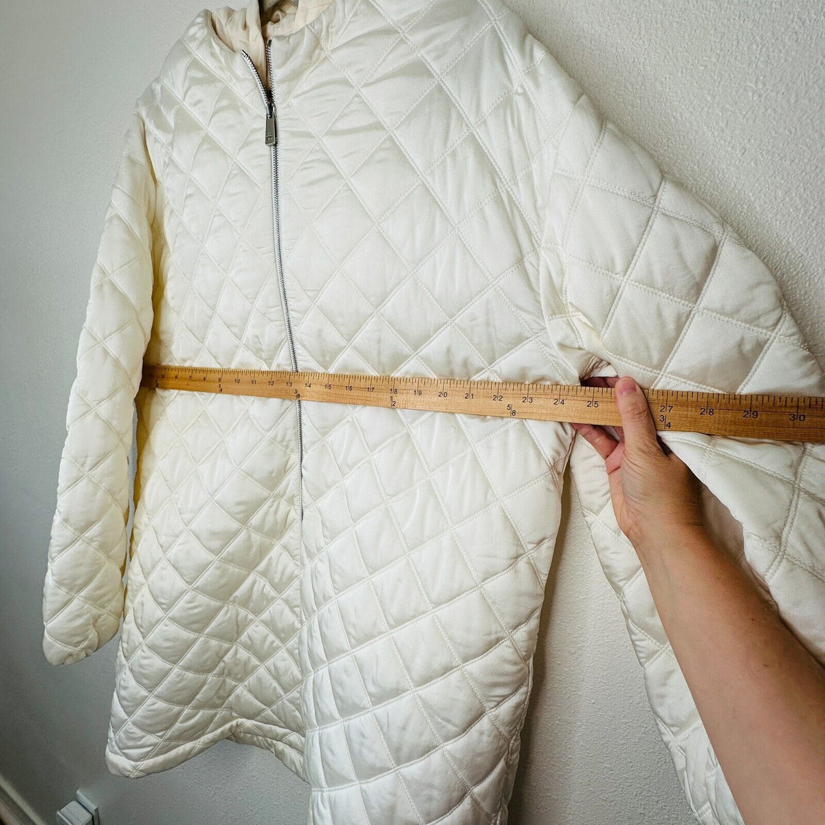 Jil Sander Eggshell Cream Goldfish Long Line Quilted Front Zip Hooded Jacket 36