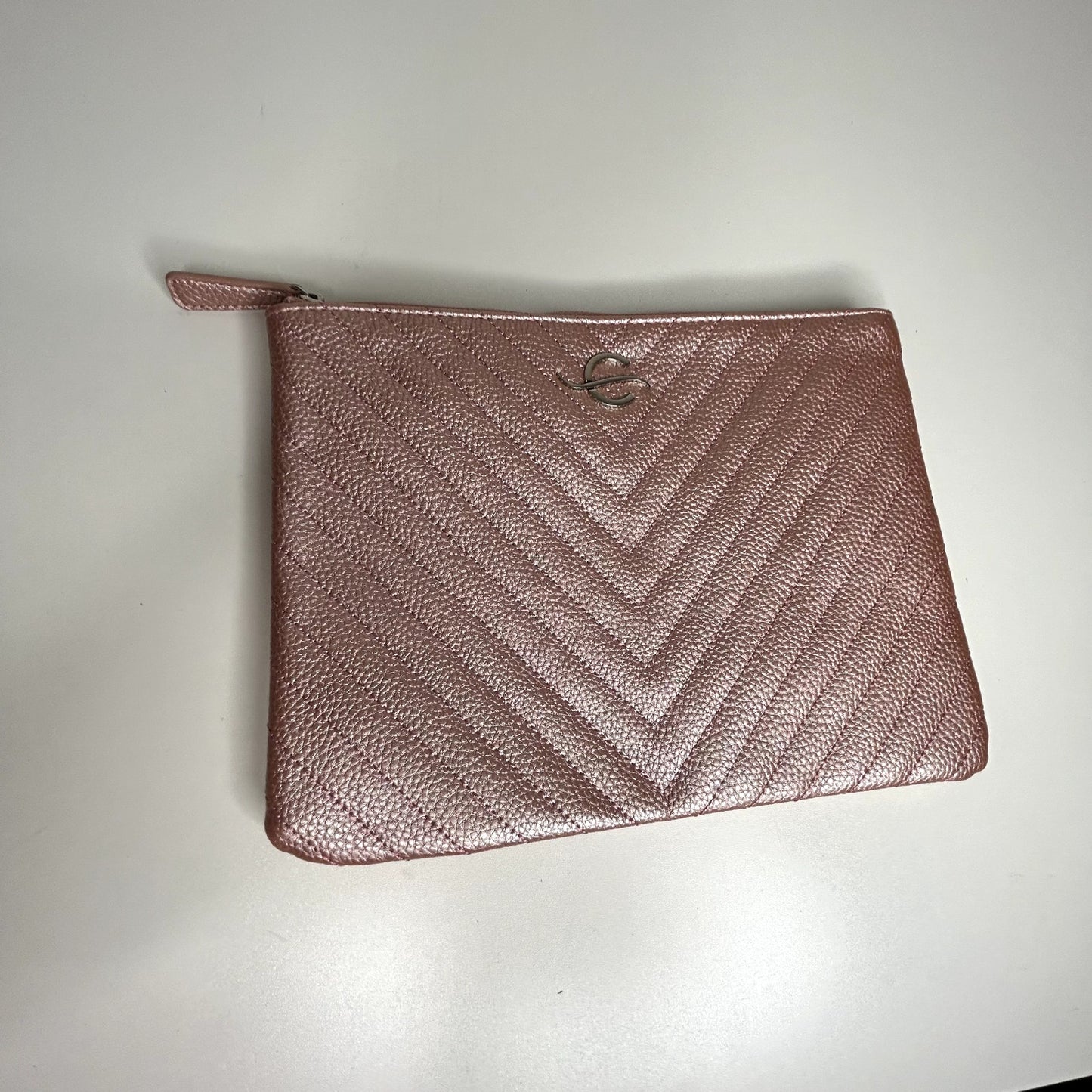Chaviv by Violet Teriti Chic Metallic Pink Clutch Zip Close Chevron Design Purse