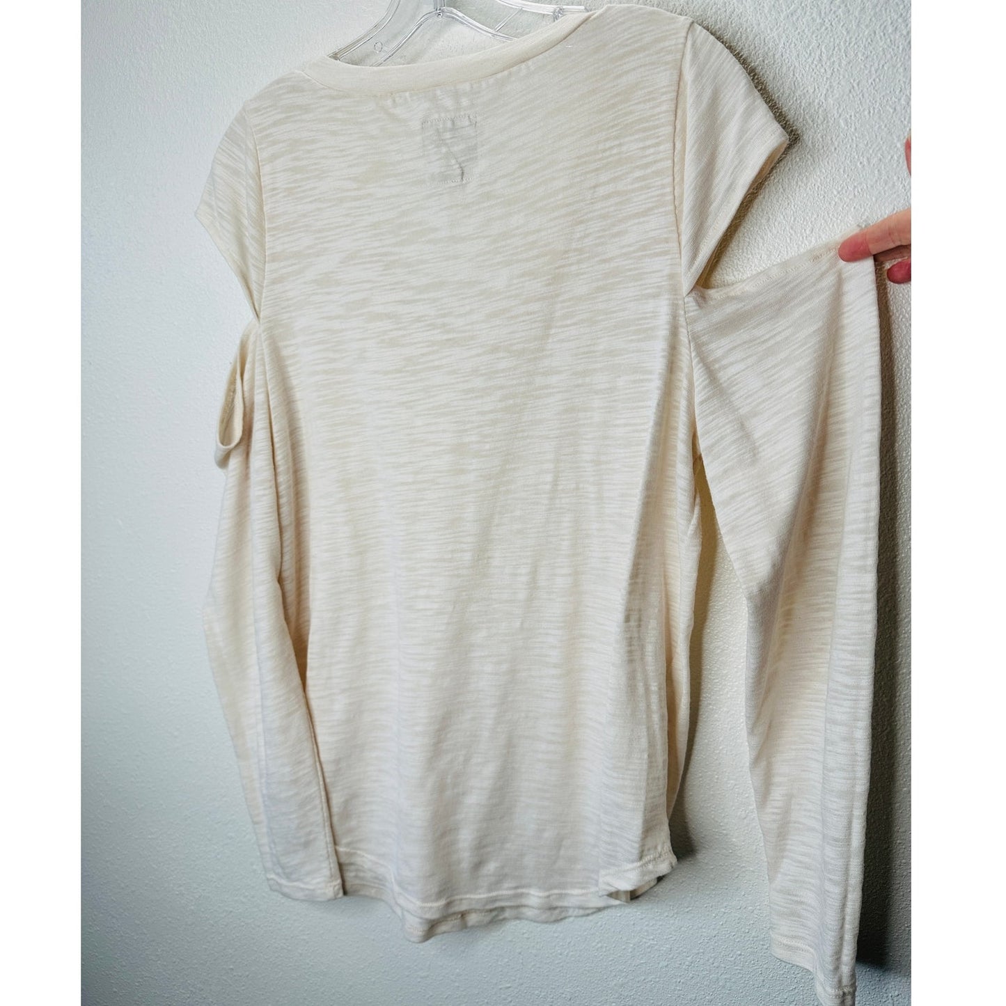 Chaser Cream V-Neck Cold Shoulder Long Sleeve Burnout Top L