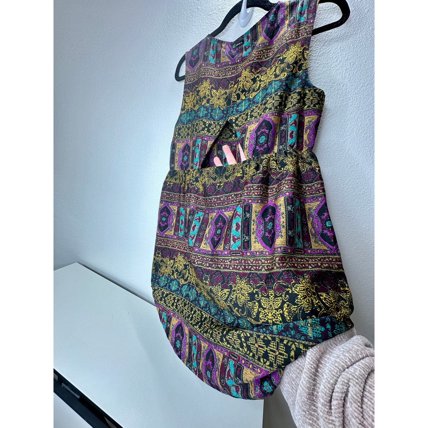 RVCA Multicolor Floral Print Cutout Triangle Back Round Neck Mini Dress S