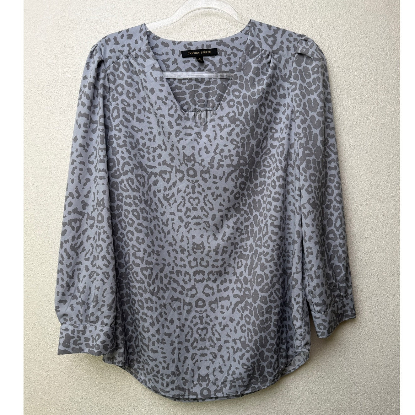 Cynthia Steffe Blue Gray Animal Print V-Neck Long Sleeve Blouse M