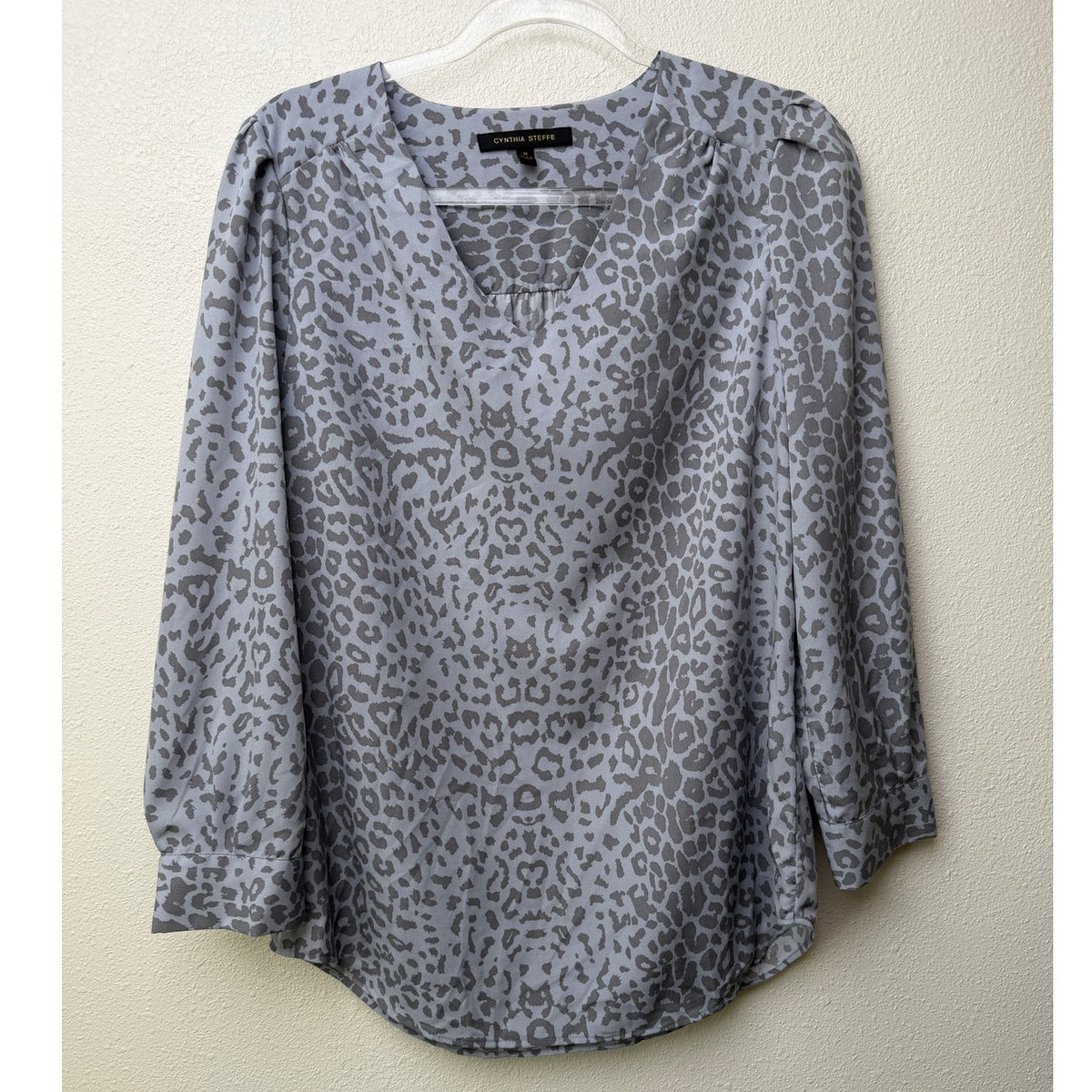 Cynthia Steffe Blue Gray Animal Print V-Neck Long Sleeve Blouse M