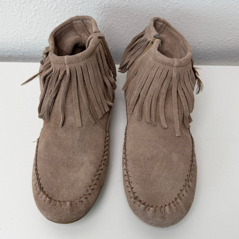 Minnetonka Taupe Suede Fringe Ankle Moccasin Boots Women's Size 8
