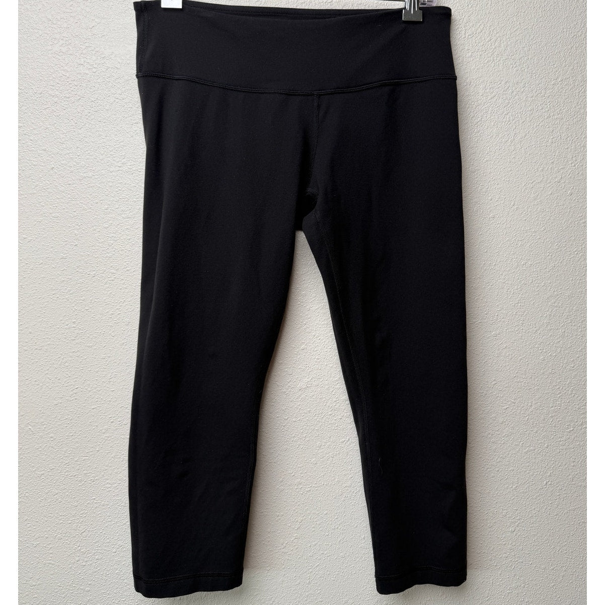 Lululemon Black Crop Yoga Leggings Women’s US 6