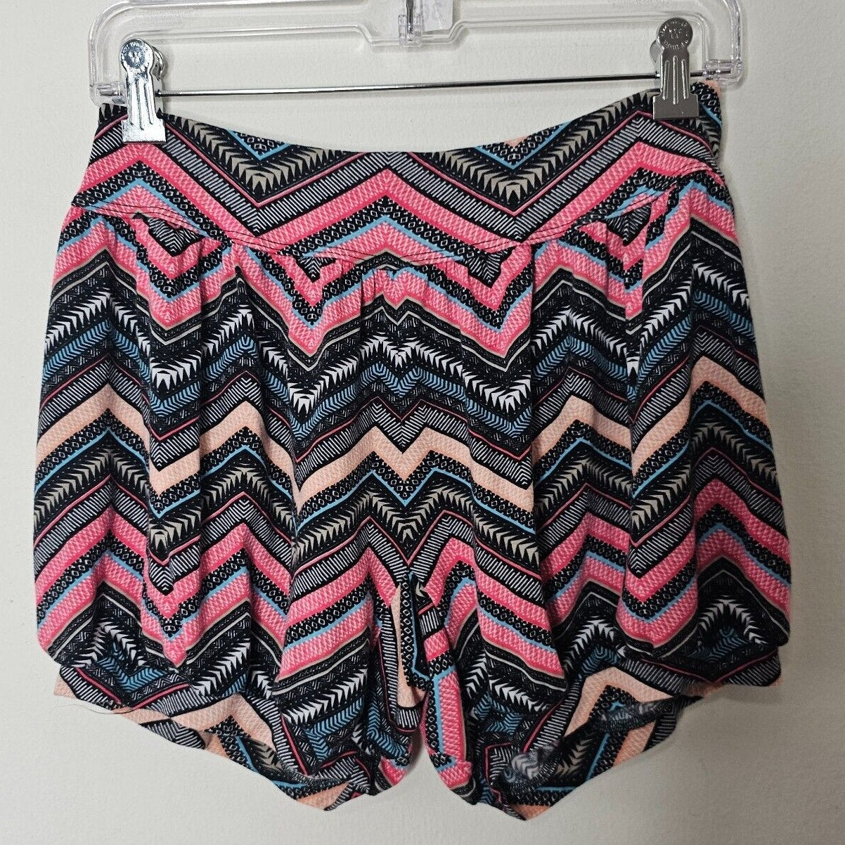 Namastday Black Pink and Blue Chevron Loose Fit Knit Short Wide Waist Banded Hem