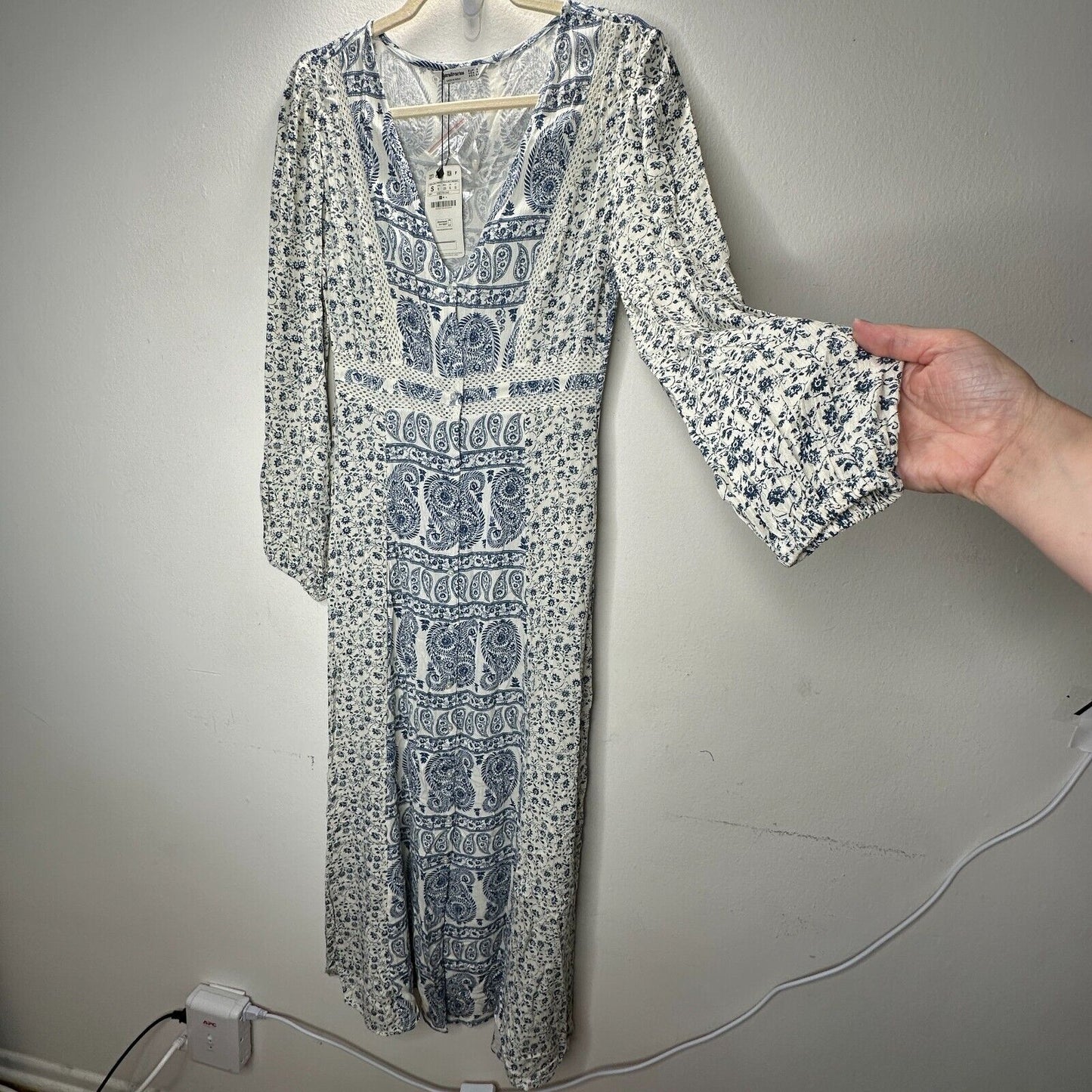 Stradivarius Off White & Blue Floral Paisley Print Long Sleeve V-Neck Maxi Dress