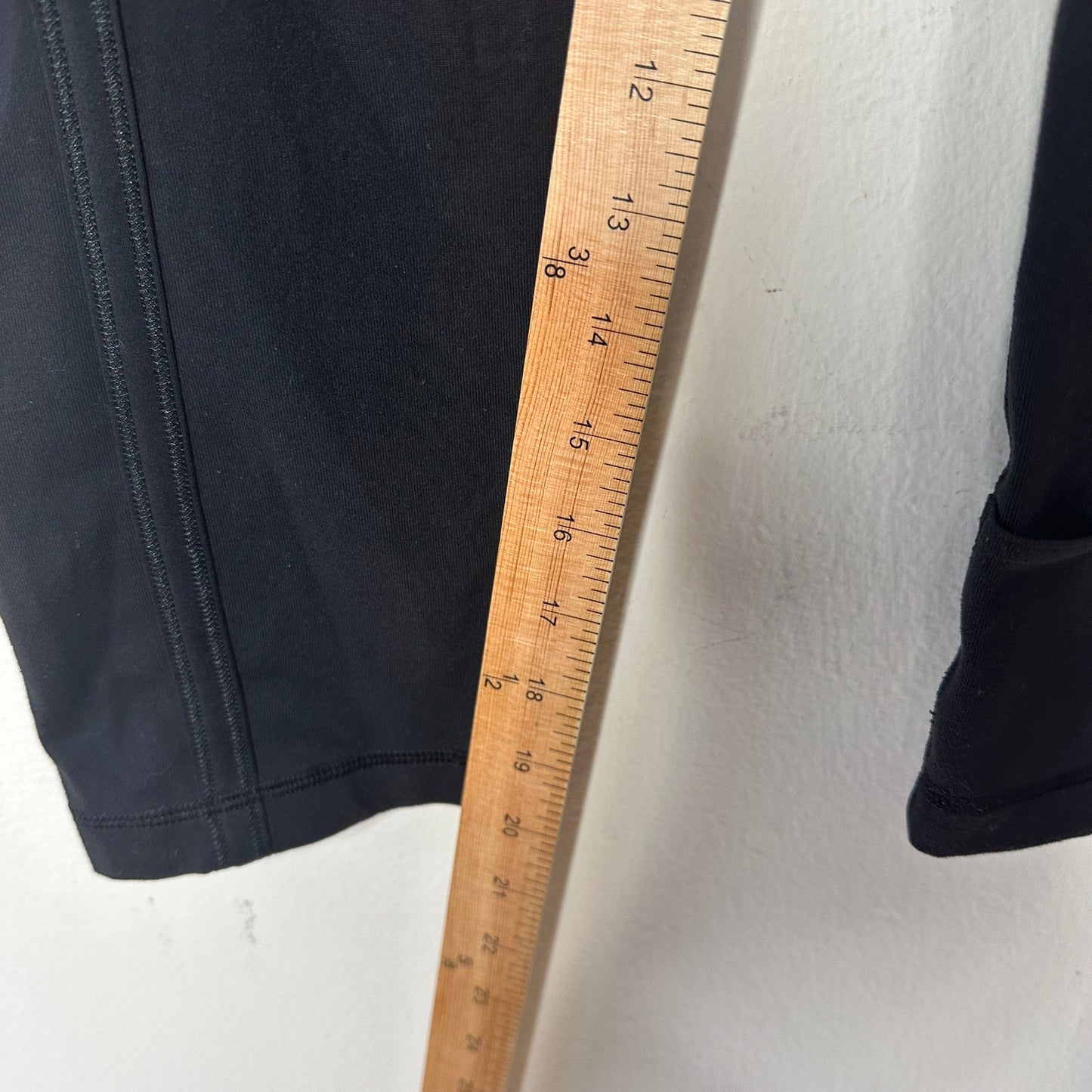 Lululemon Black Crop Yoga Capri Pant Leggings 6