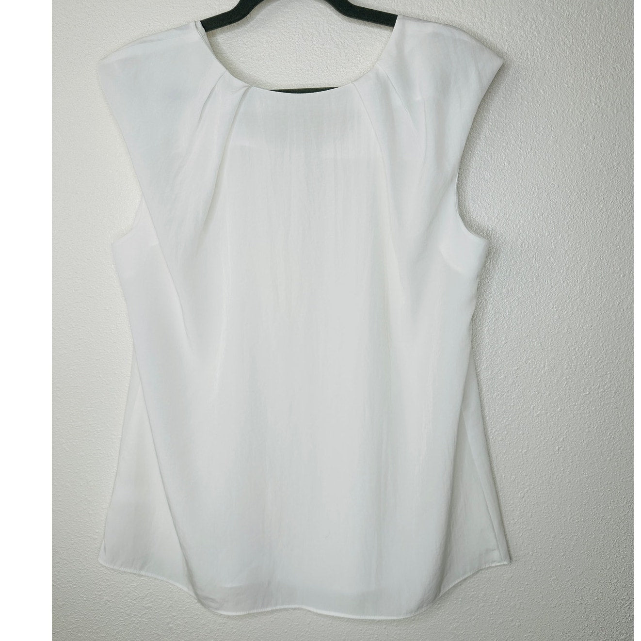 Gap Off White Pleated Shoulder Cap Sleeve Round Neck Flowy Blouse L