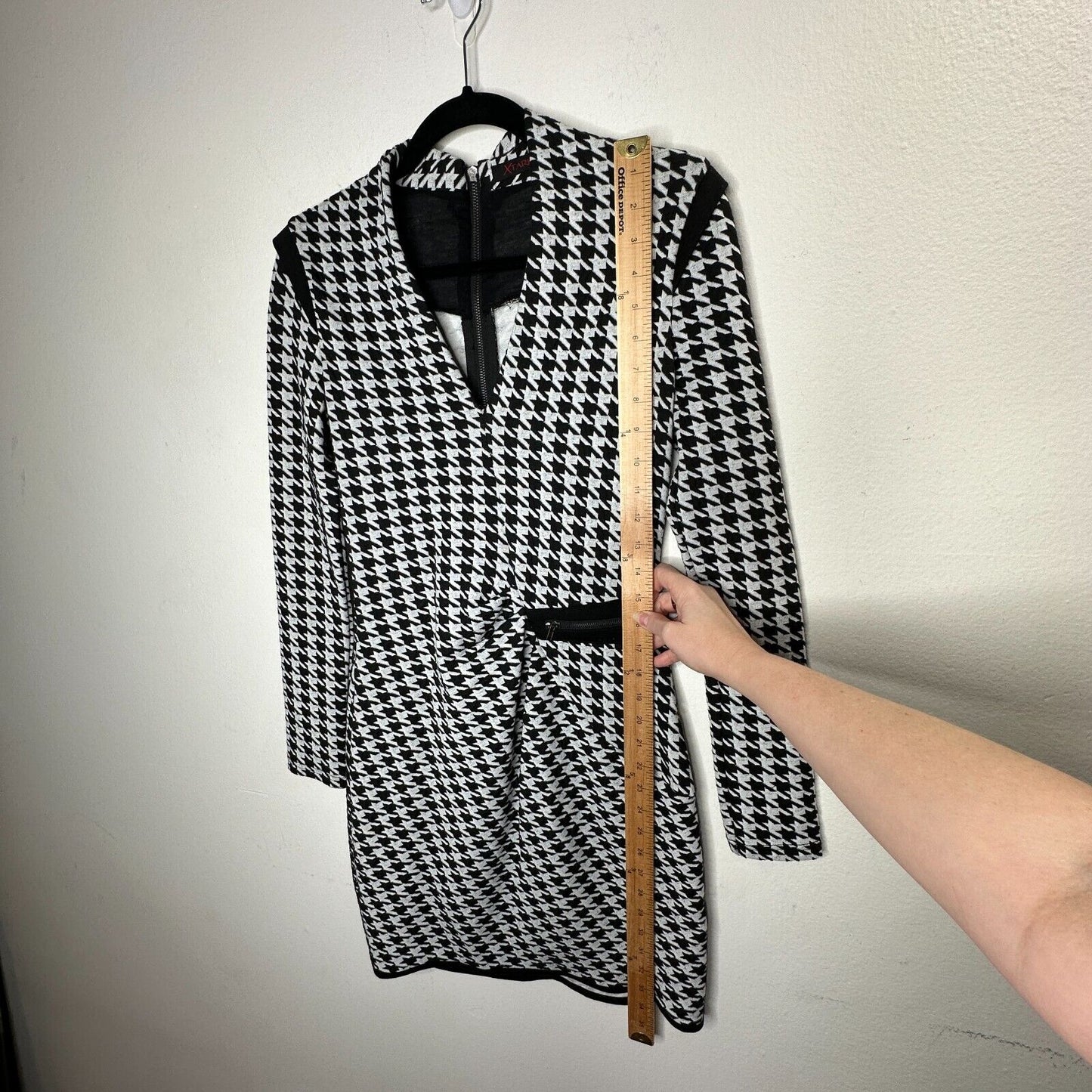 Black & White Houndstooth VNeck Long Sleeve Ruche Zip Waist Fitted Mini Dress M