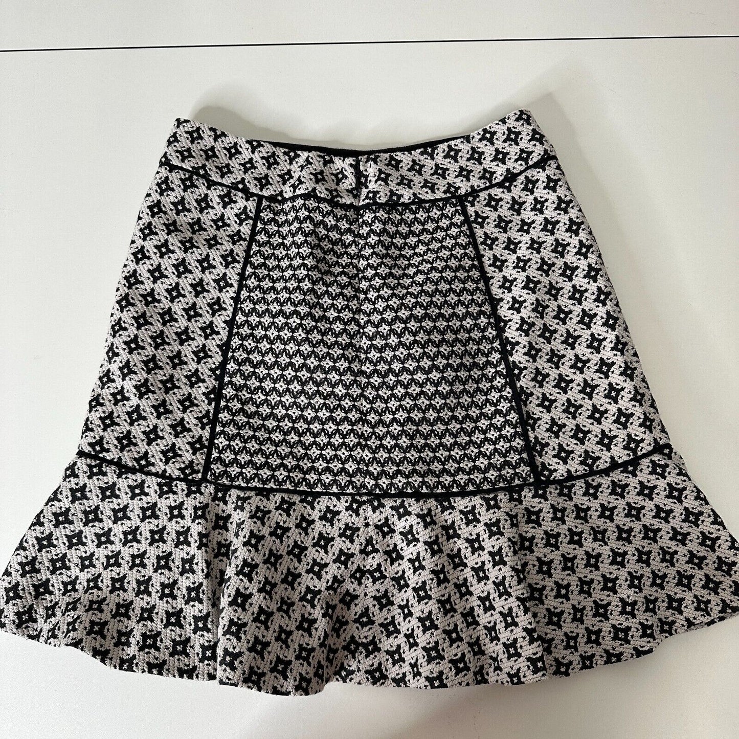 Ann Taylor Loft Black and White Geometric Ruffle Flair Peplum Mini Skirt 00P